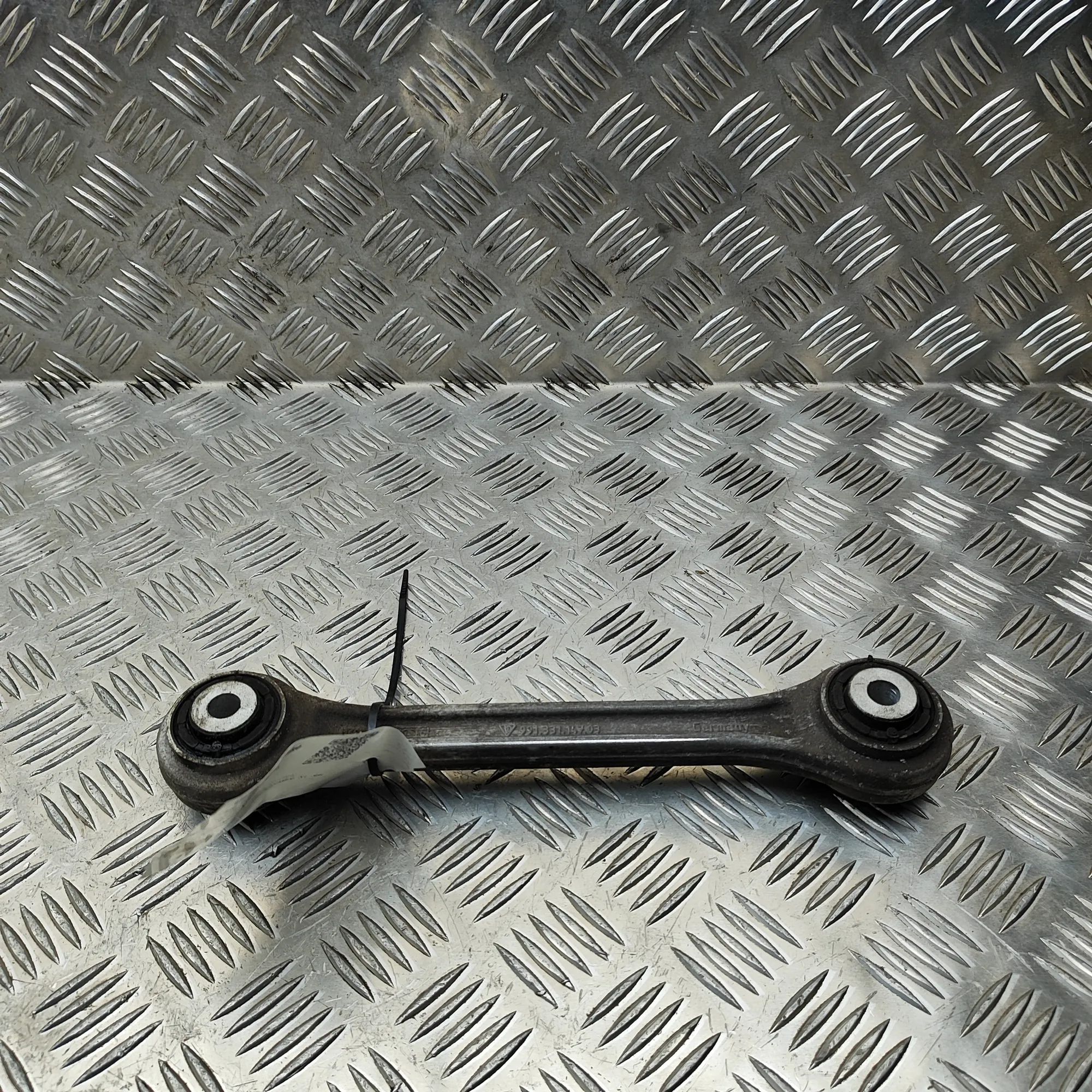 Porsche 911 (991) Control arm — rear left Control arm — rear left — PORSCHE 911 (991) (20...