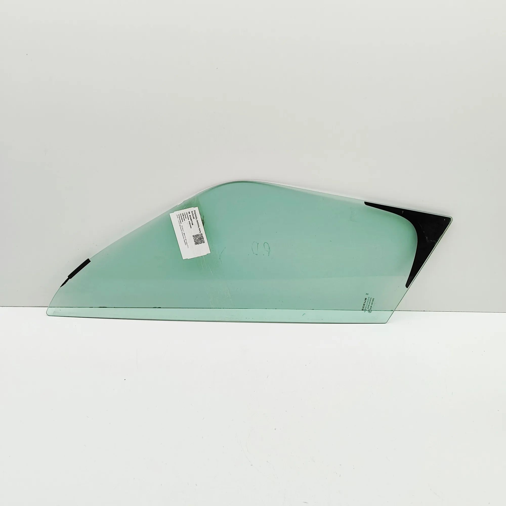 Renault Master Door quarter window — front right Door quarter window — front right — RENAULT MAS...