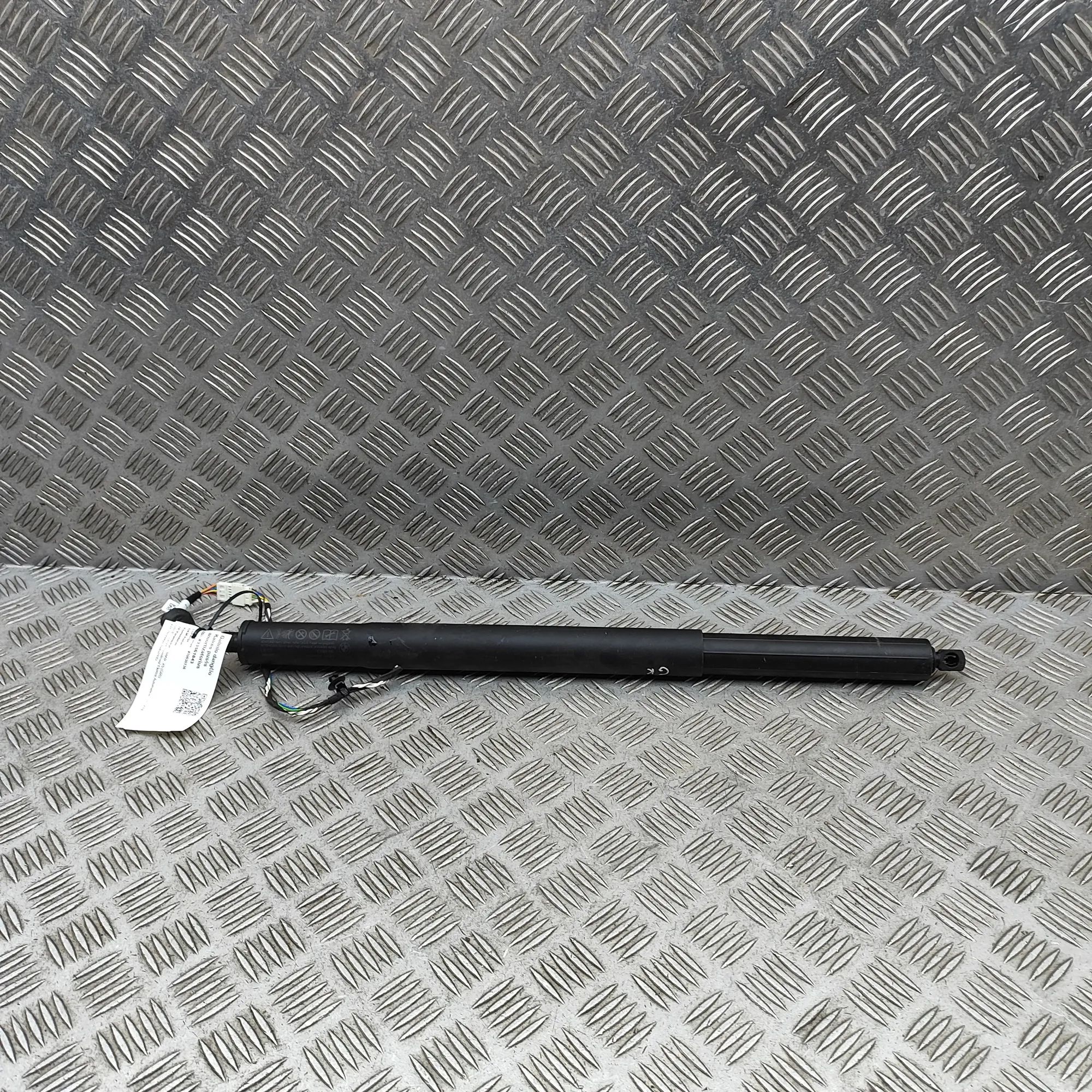 BMW X5 (G05) Left Side Tailgate Gas Strut Left Side Tailgate Gas Strut — BMW X5 (G05) (20...
