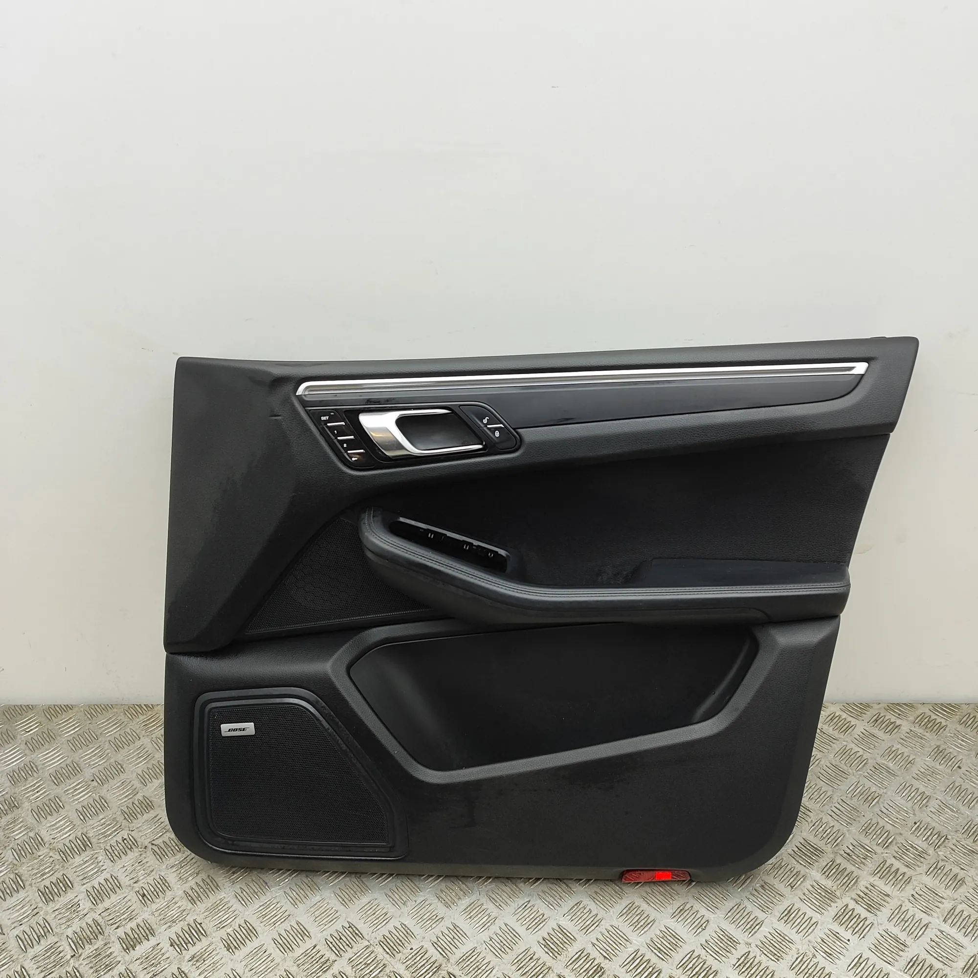 Porsche Macan Front Right Door Panel Front Right Door Panel — PORSCHE MACAN (95B) (2...
