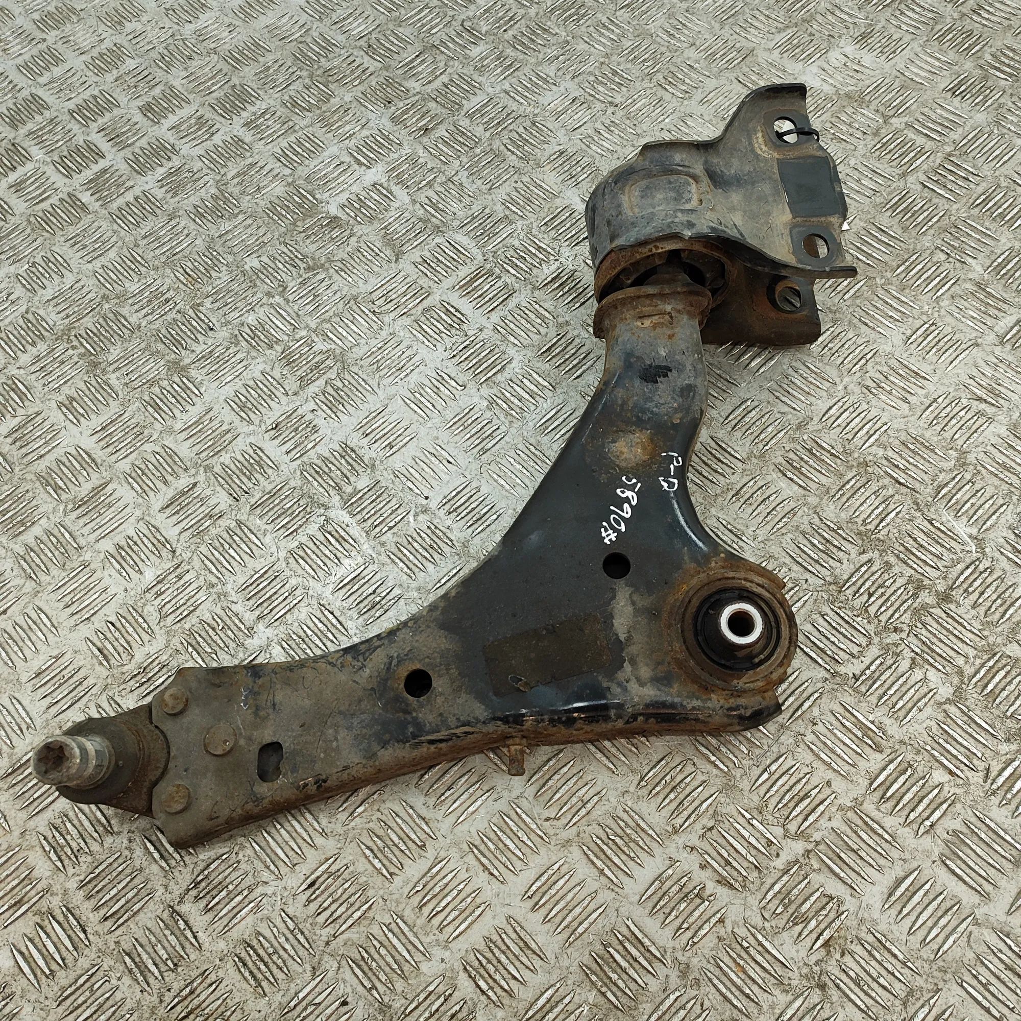 Land Rover Discovery Sport Front Right Lower Control Arm Front Right Lower Control Arm — LAND ROVER DISC...