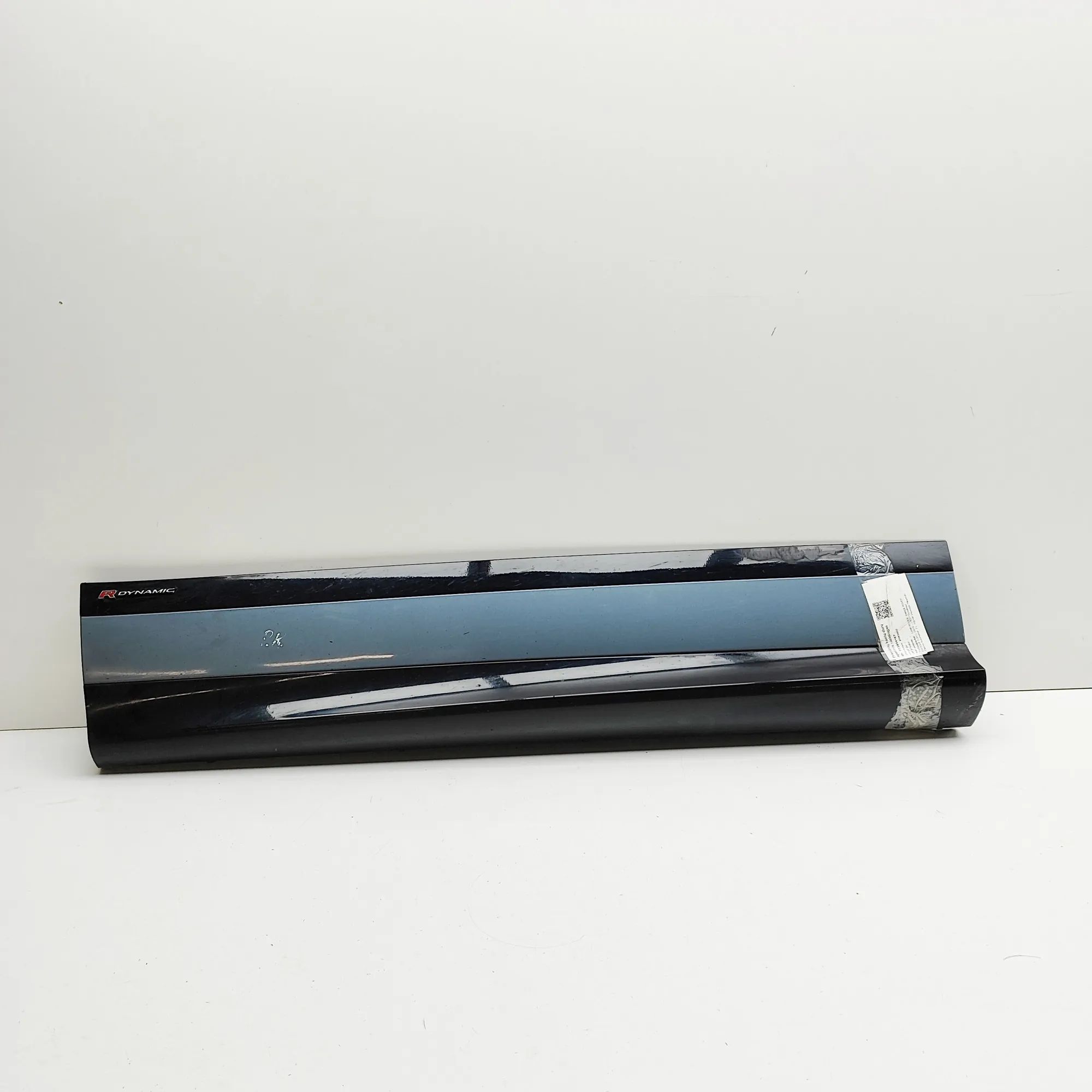 Land Rover Range Rover Evoque Front Left Door Lower Molding Front Left Door Lower Molding — LAND ROVER RANG...