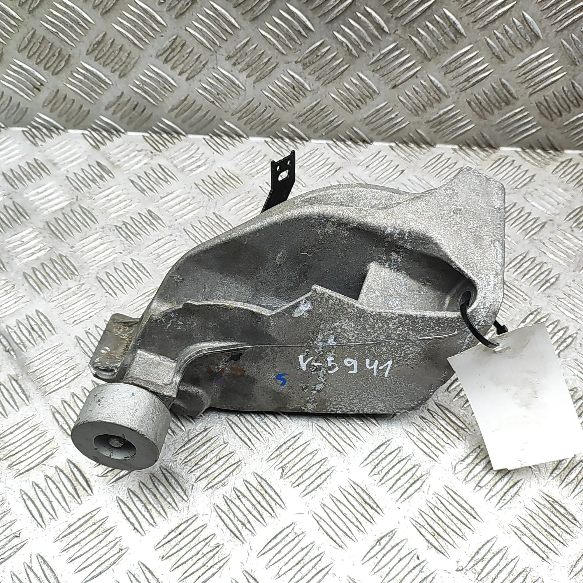 BMW X5 (G05) Left Side Engine Bracket Left Side Engine Bracket — BMW X5 (G05) (2018-....