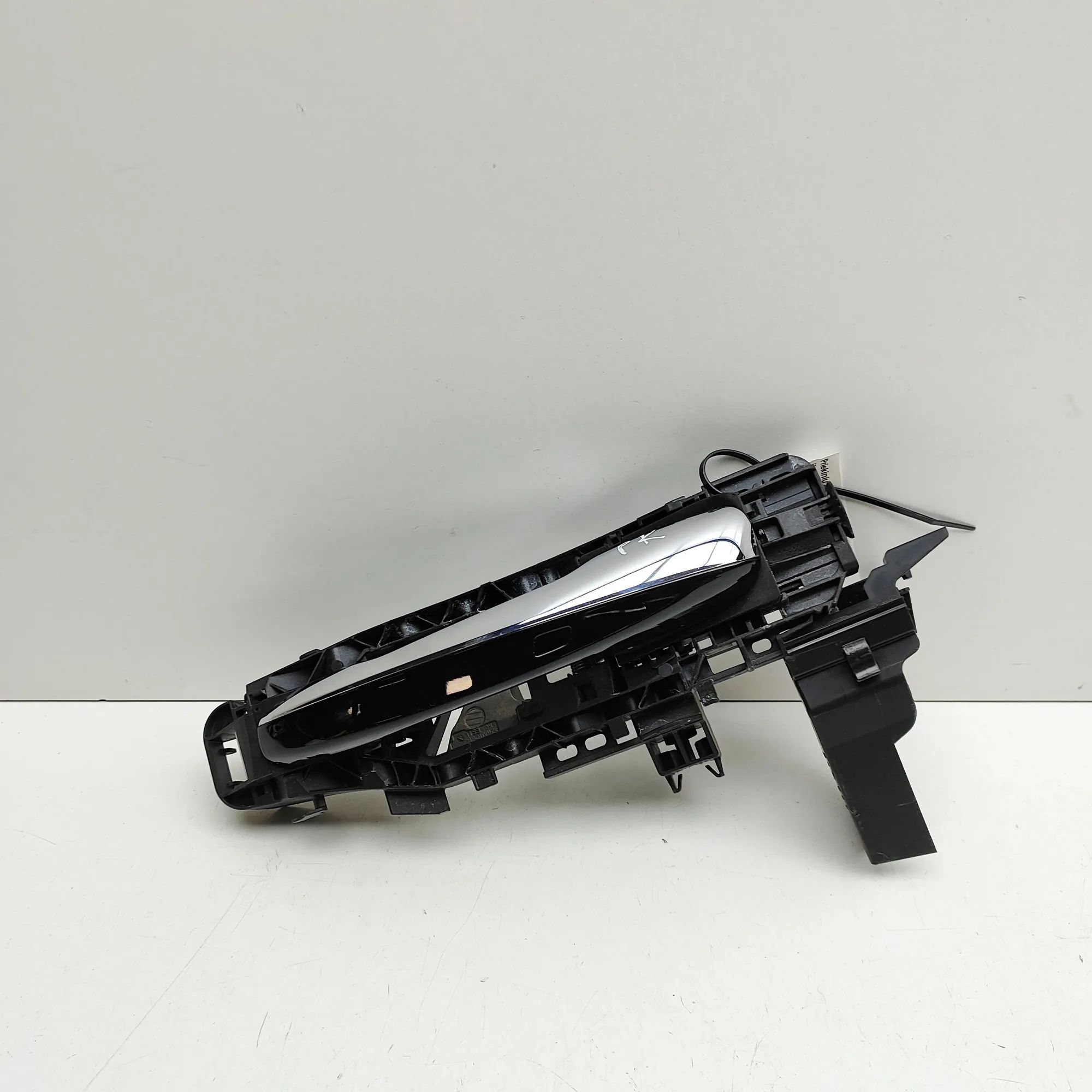Mercedes-Benz GLA / EQA (H247) Exterior door handle — front left Exterior door handle — front left — MERCEDES BE...