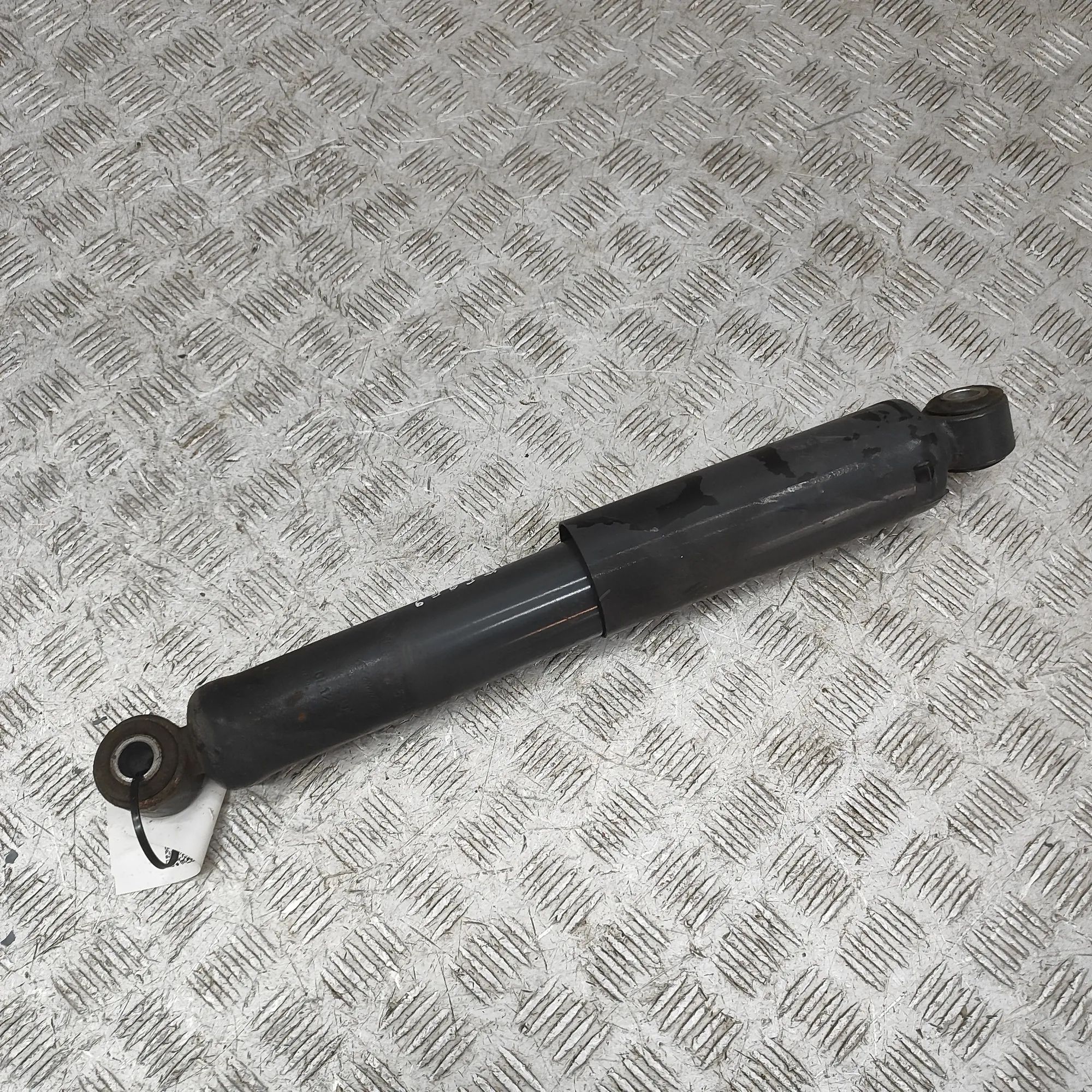 Iveco Daily Shock absorber — front right Shock absorber — front right — IVECO DAILY (VI ...