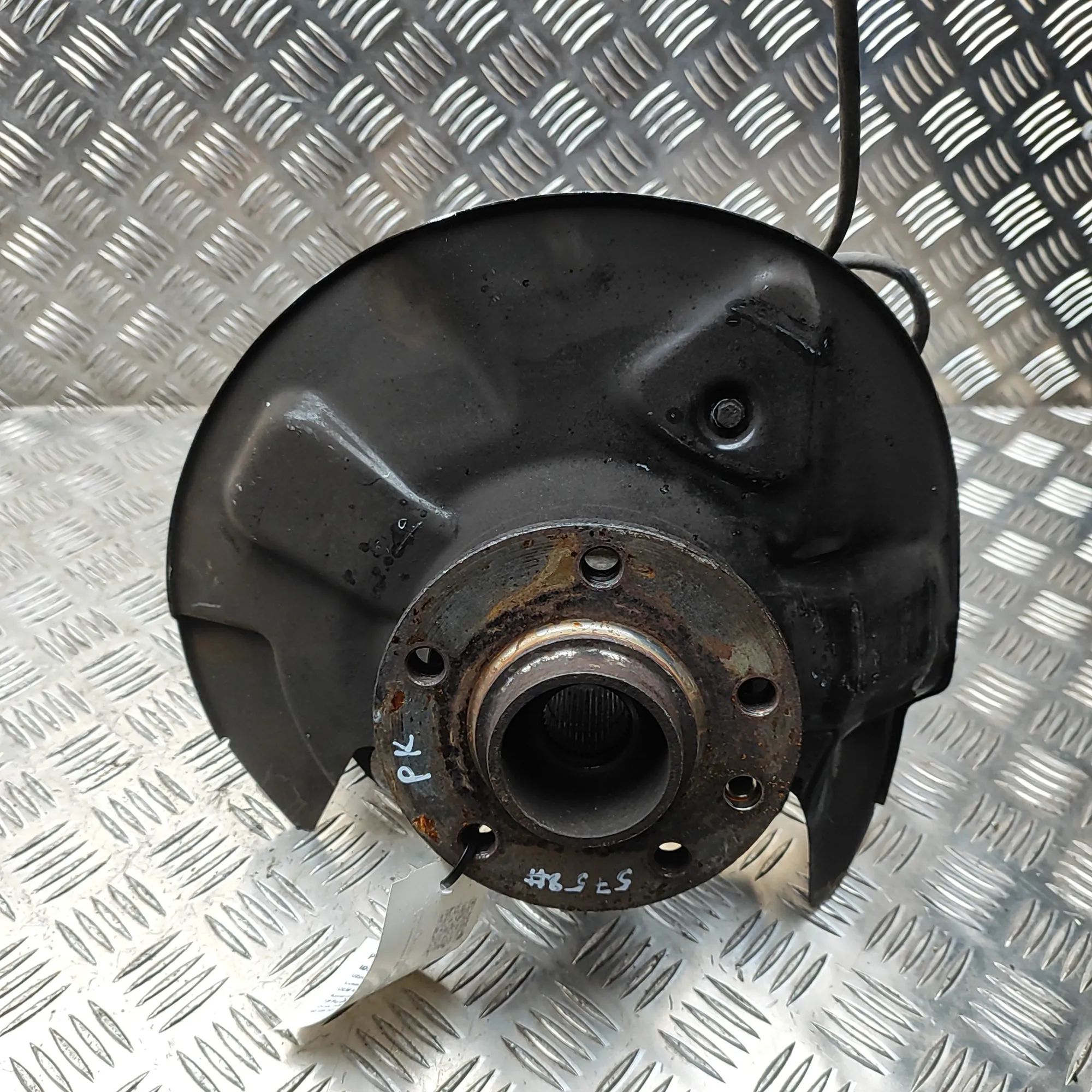 Volkswagen Transporter (T6, Caravelle, Multivan) Front Left Wheel Hub Front Left Wheel Hub — VW TRANSPORTER (VI T6 Va...