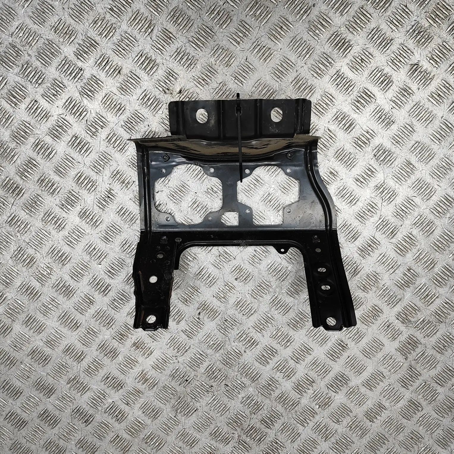 Nissan Leaf Bracket Bracket — NISSAN LEAF (ZE1) (2017-...) — 62550-...
