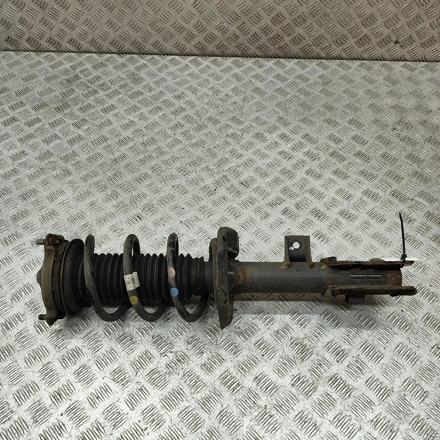 Kia Sportage Shock absorber — front right Shock absorber — front right — KIA SPORTAGE (QL...