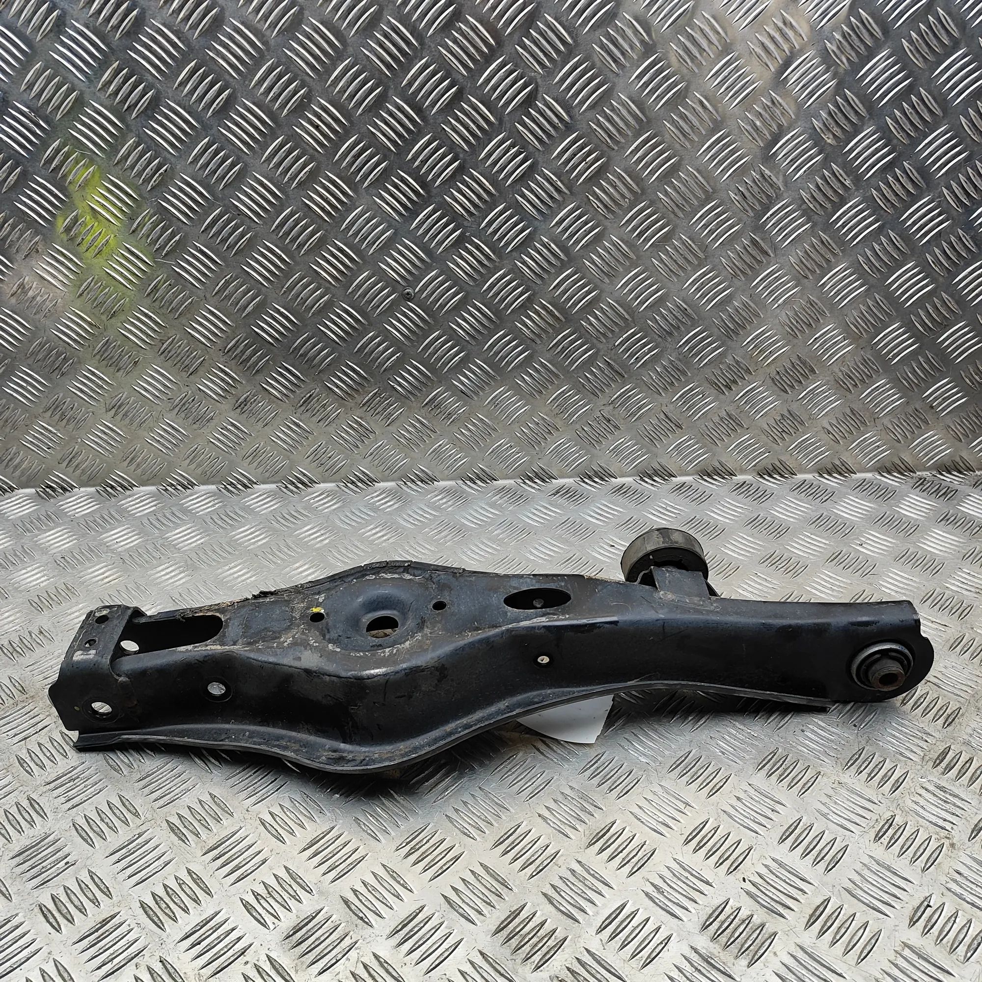 Hyundai Kona Rear Right Lower Control Arm Rear Right Lower Control Arm — HYUNDAI KONA (20...