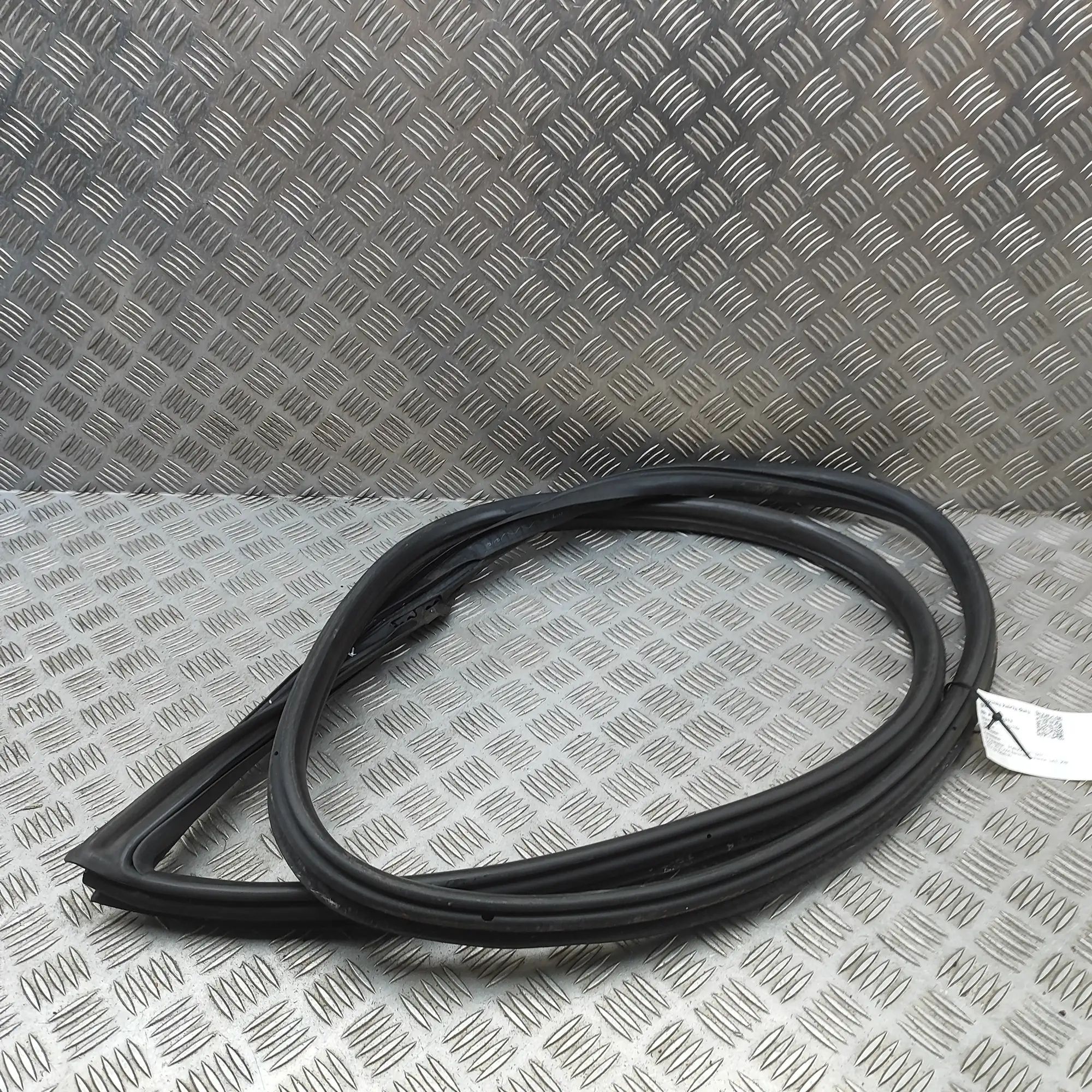Porsche 911 (997) Door rubber seal — front left Door rubber seal — front left — PORSCHE 911 (99...