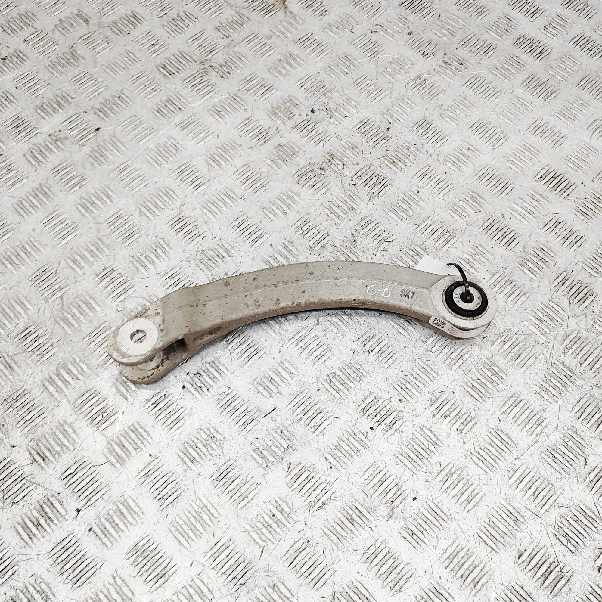 Alfa-Romeo Stelvio Control arm — rear right Control arm — rear right — ALFA ROMEO STELVIO (...