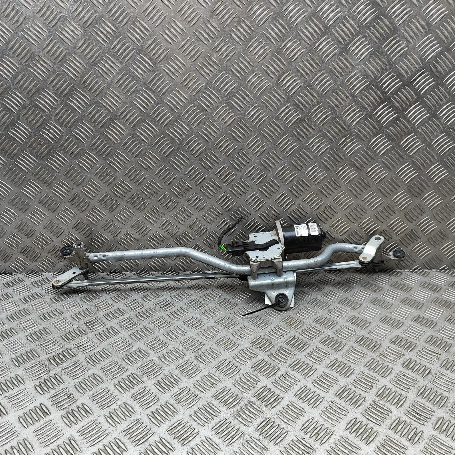 Volkswagen Transporter (T6, Caravelle, Multivan) Front Windshield Wiper Mechanism Front Windshield Wiper Mechanism — VW TRANSPORT...