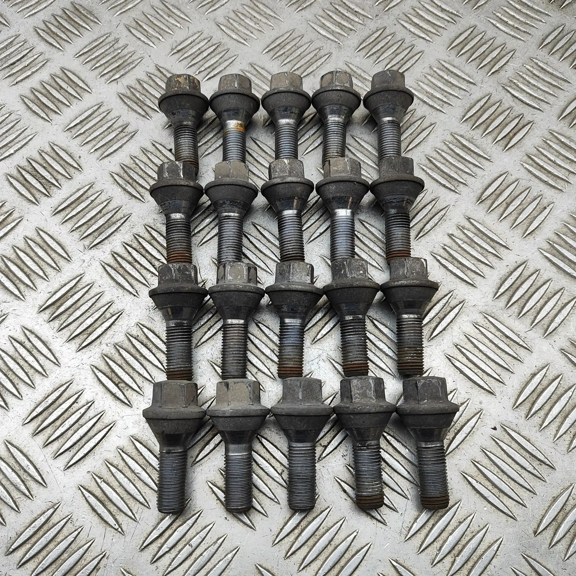 Renault Master Wheel Screws Kit Wheel Screws Kit — RENAULT MASTER (III Van FV) ...