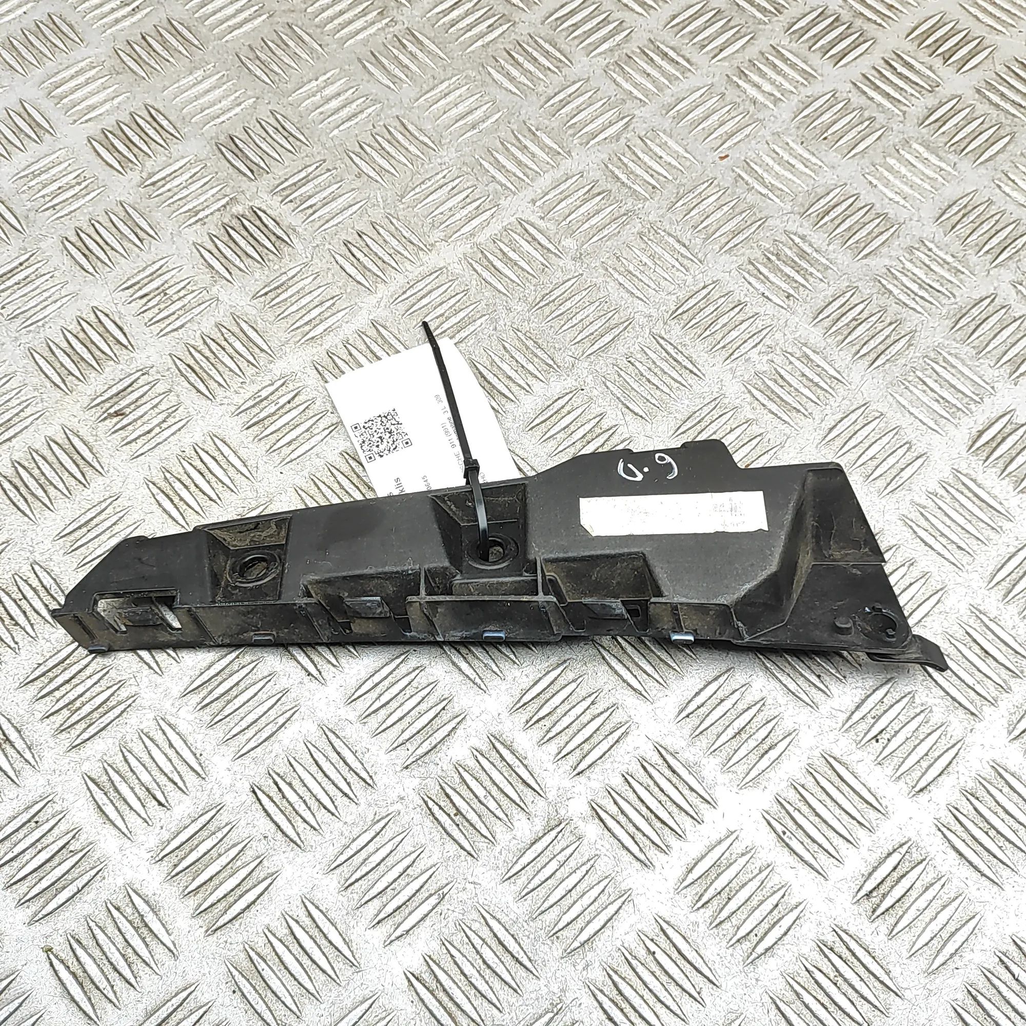 Porsche 911 (991) Rear Right Bumper Bracket Rear Right Bumper Bracket — PORSCHE 911 (991) (...