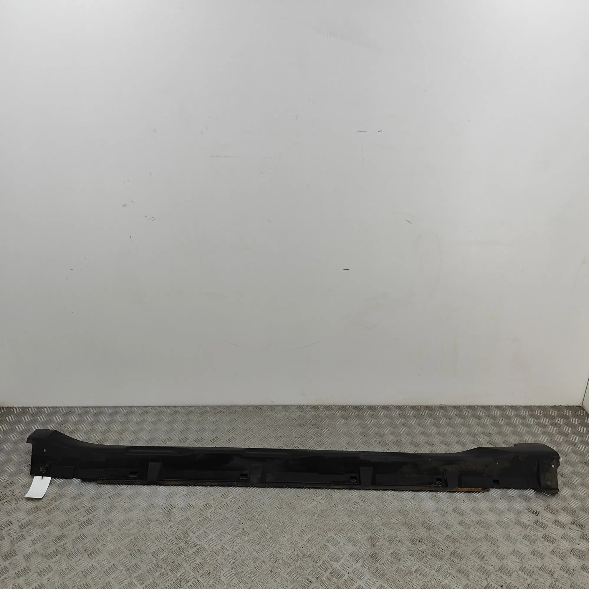 Subaru Outback Right Side Plastic Sideskirt Cover
