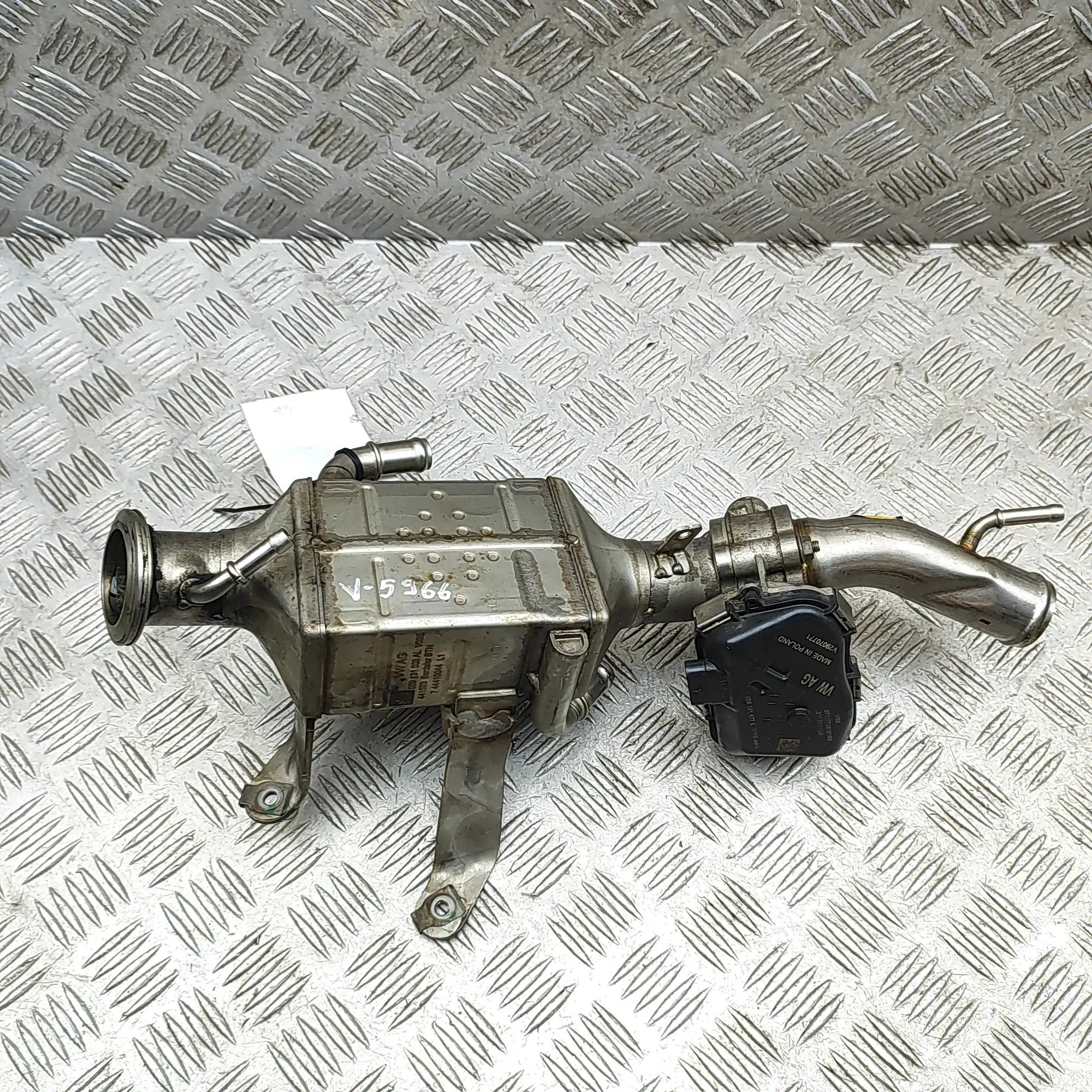 Audi Q5 (FY) EGR jäähtytin EGR cooler — AUDI Q5 (FY) (2016-...) — 05913150...