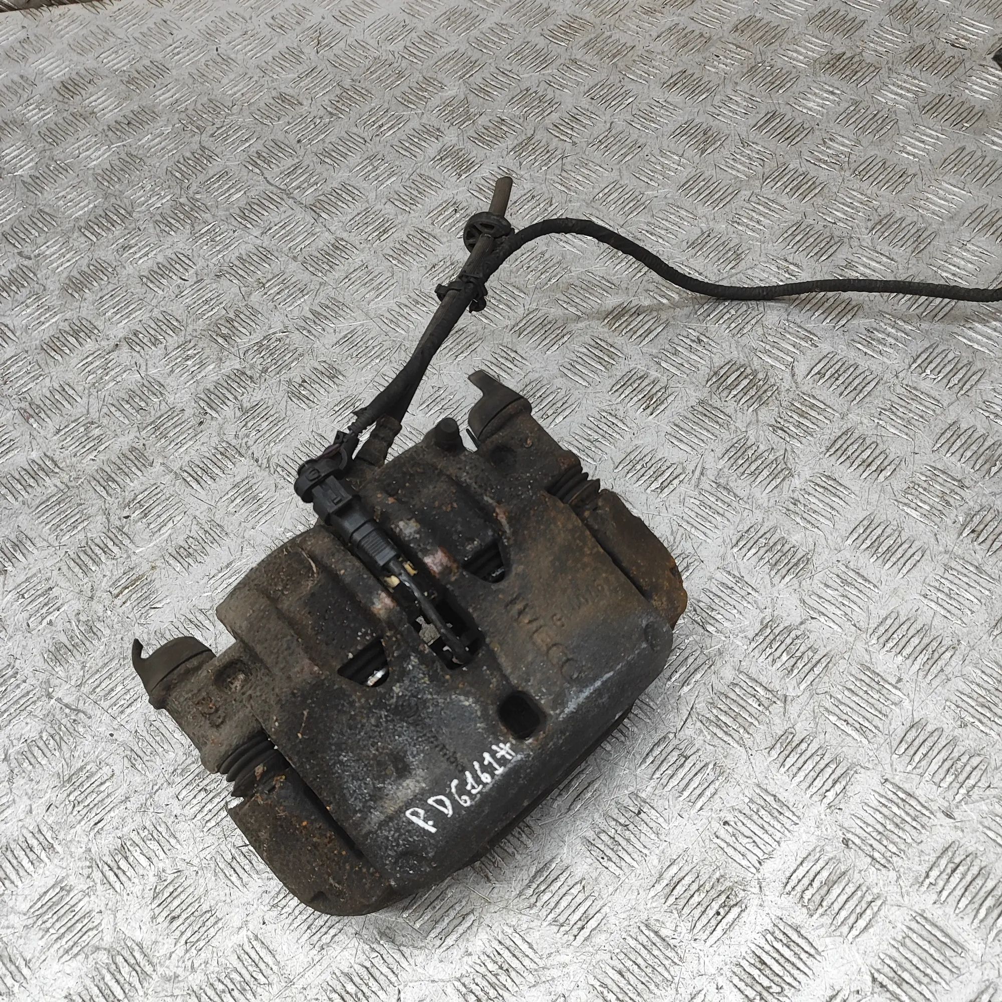 Iveco Daily Brake caliper — front right Brake caliper — front right — IVECO DAILY (VI F...