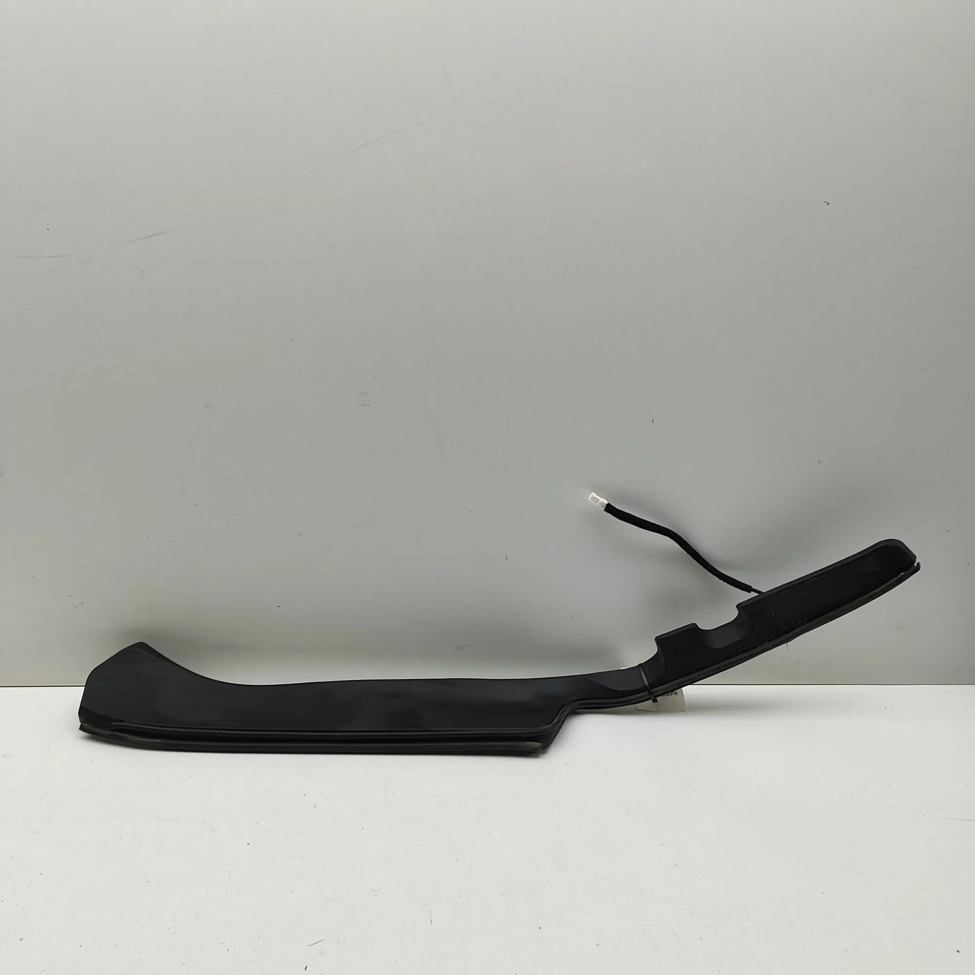 Subaru Forester Tailgate drip rail trim — right Tailgate drip rail trim — right — SUBARU FOREST...
