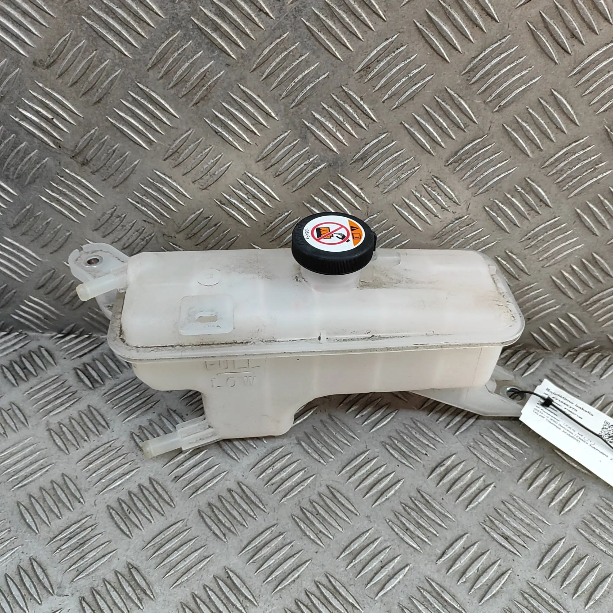 Lexus NX Expansion Tank Expansion tank — LEXUS NX (_Z1_) (2014-...) — 1...