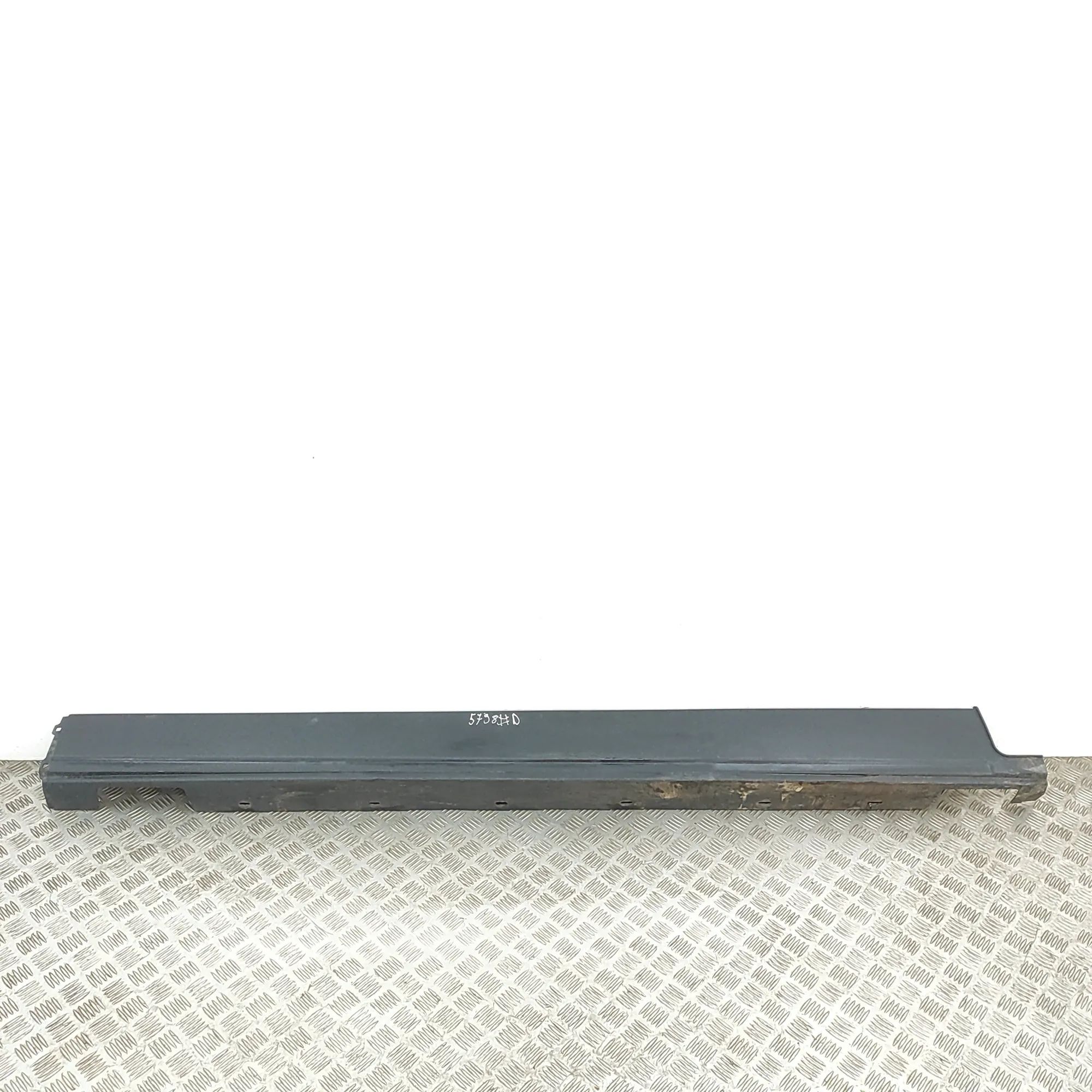 Land Rover Discovery Right Side Plastic Sideskirt Cover
