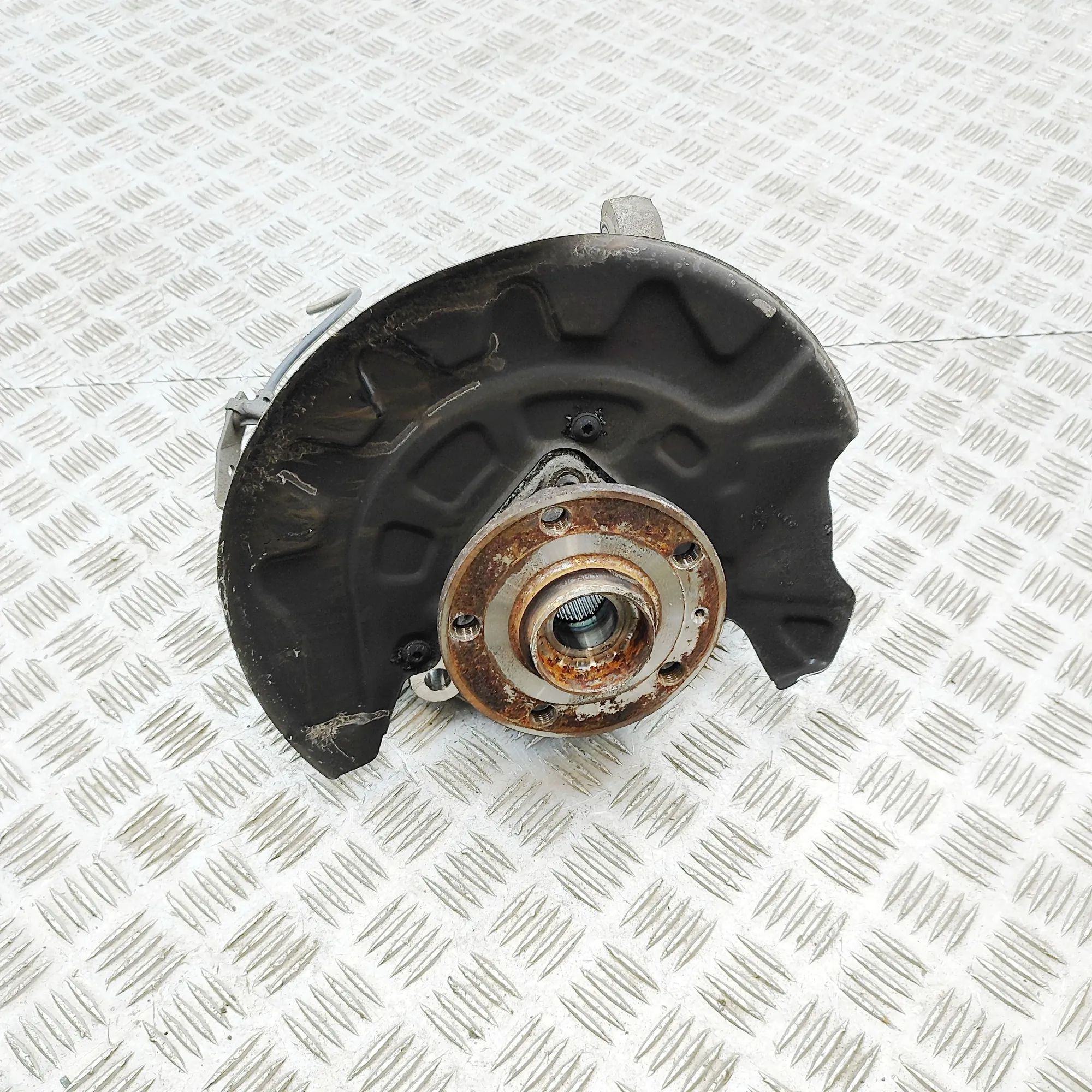 Volkswagen T-Roc Front Left Wheel Hub Front Left Wheel Hub — VW T-ROC (A11) (2017-......
