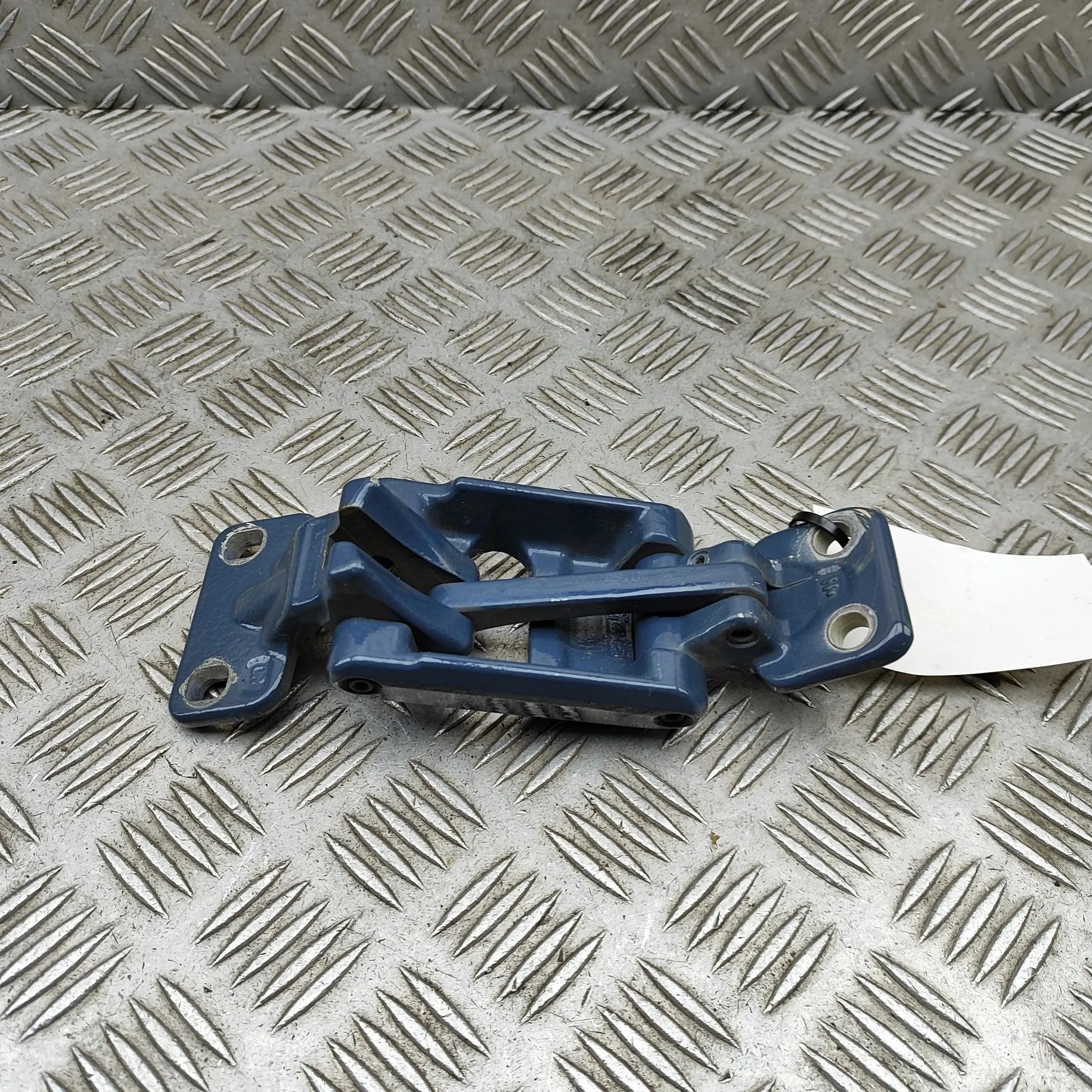Mercedes-Benz Sprinter (W907 / W910)  Door hinge — rear right Door hinge — rear right — MERCEDES BENZ SPRINTE...