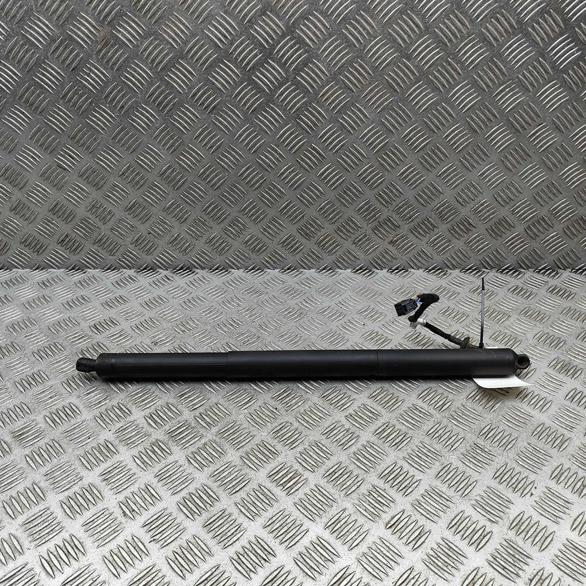 Porsche Macan Right Side Tailgate Gas Strut Right Side Tailgate Gas Strut — PORSCHE MACAN (...