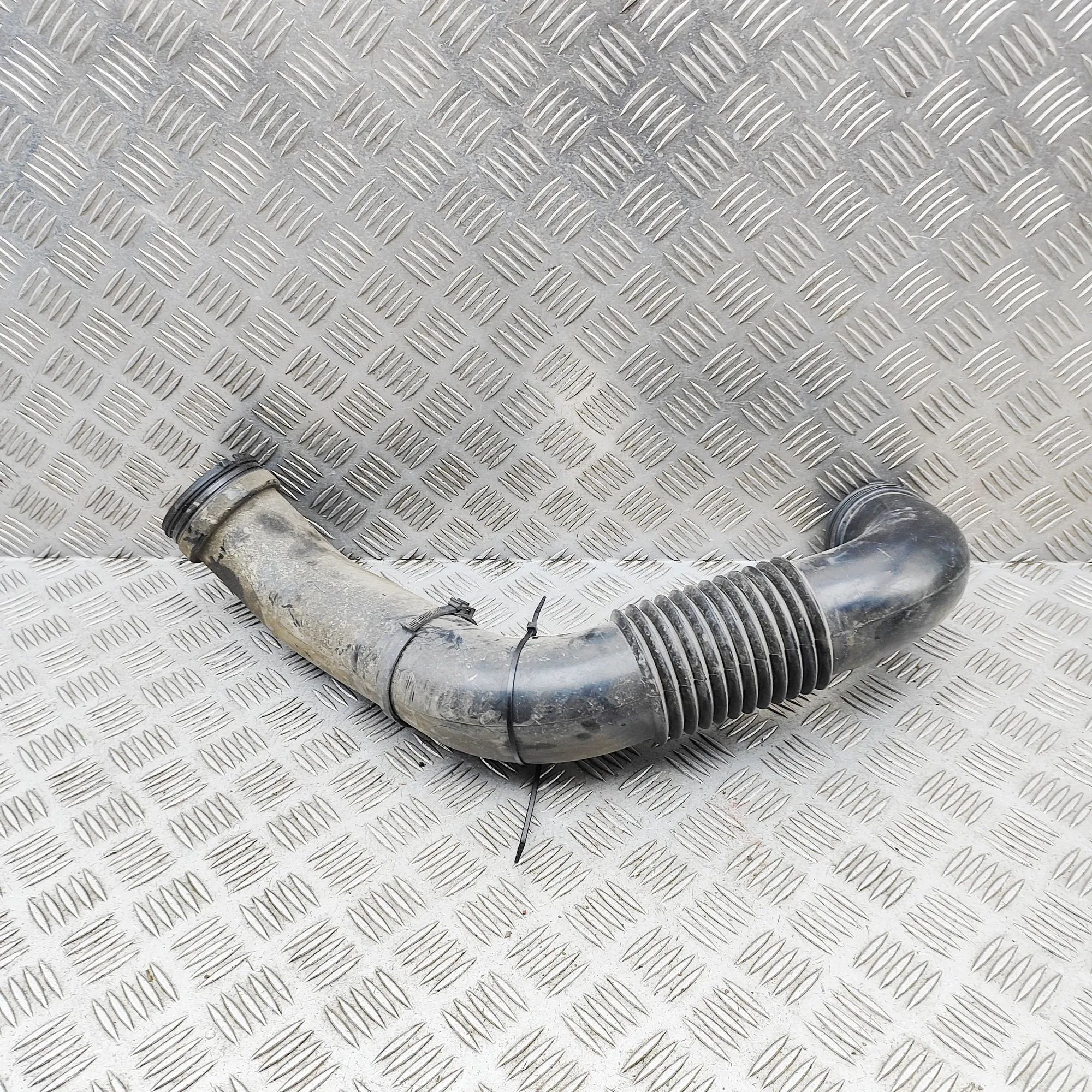 Iveco Daily Air Intake Tube Air Intake Tube — IVECO DAILY (VI Flatbed) (201...