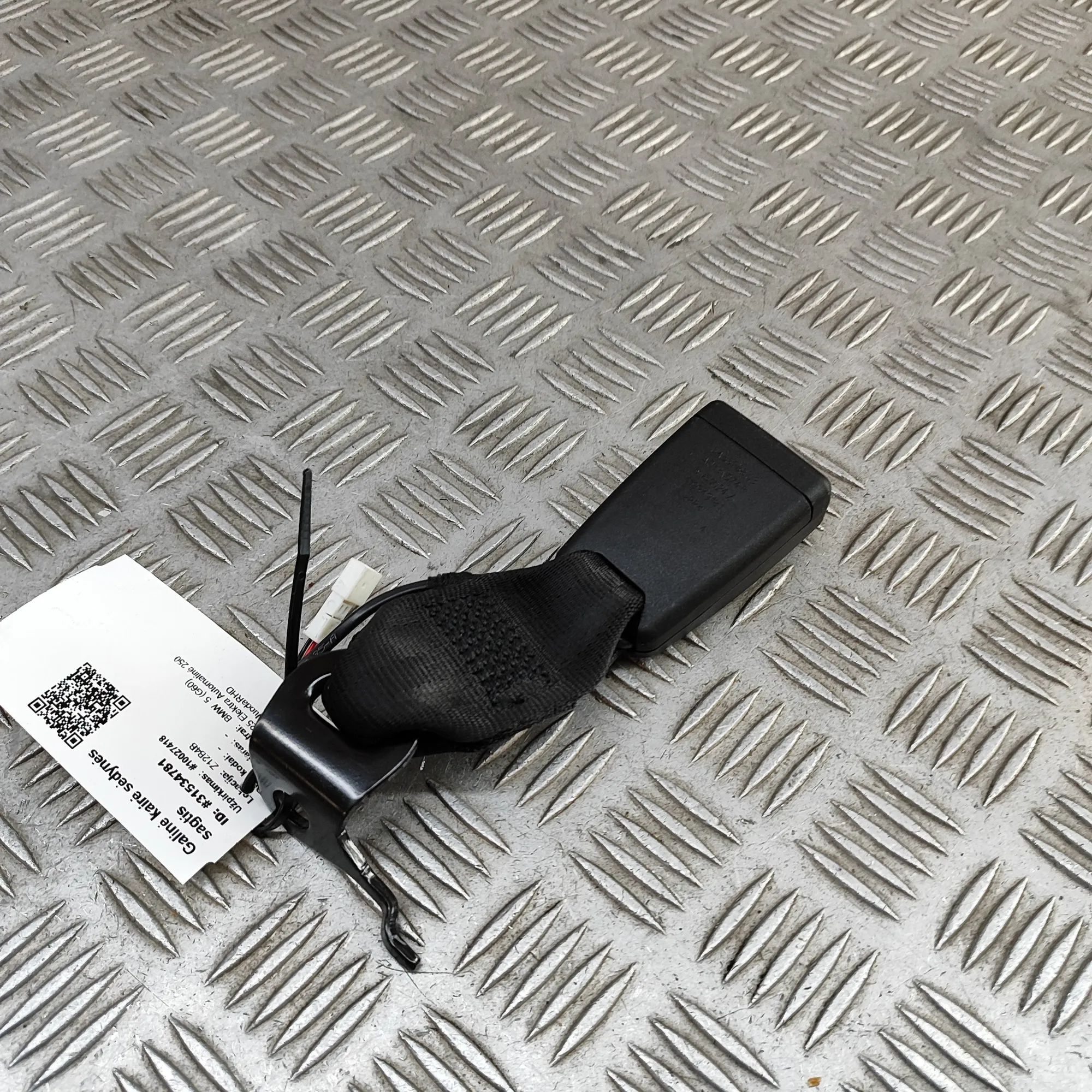 BMW 5 / i5 (G60 / G61) Seat belt buckle — rear left Seat belt buckle — rear left — BMW 5 SERIES (G6...