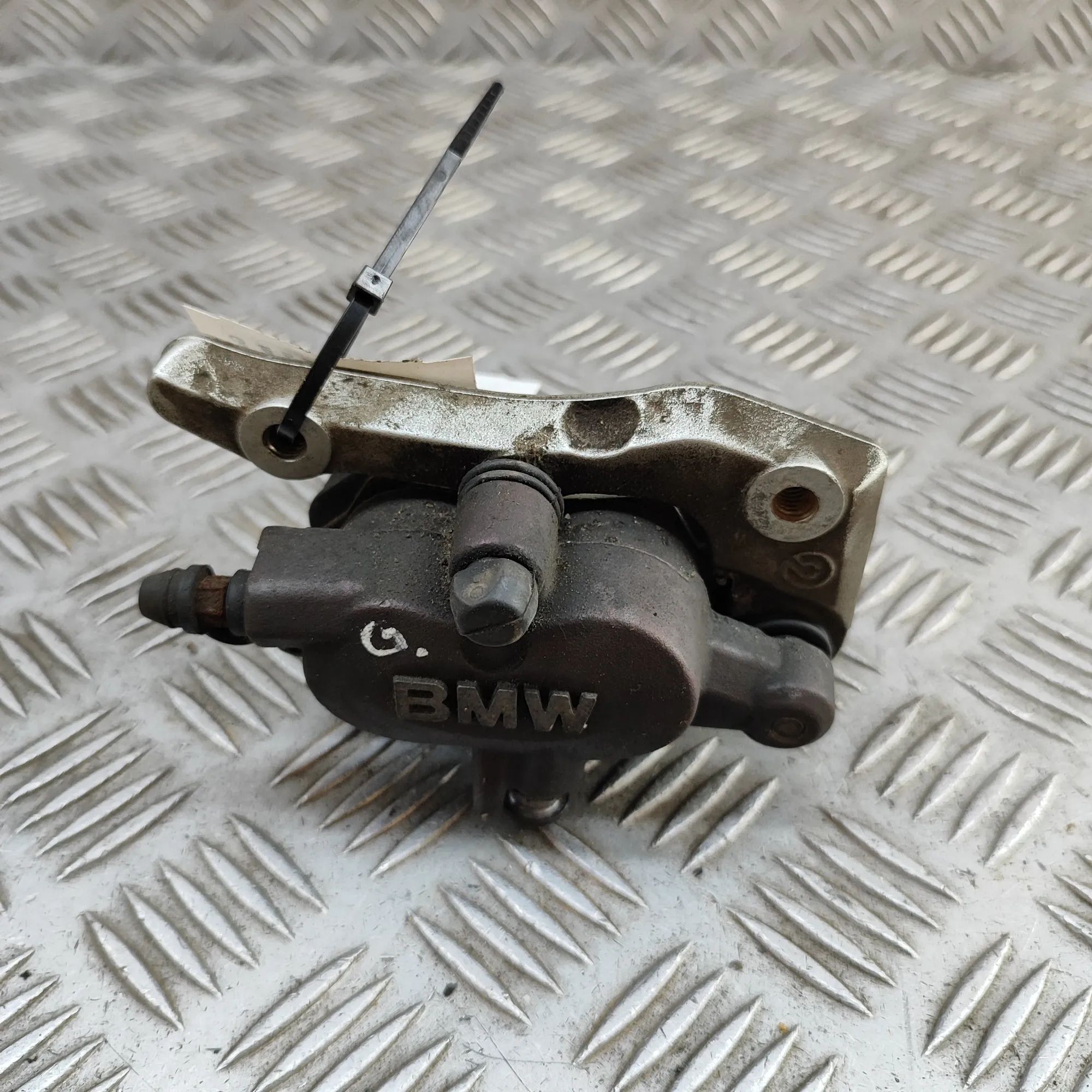 Brake caliper — rear Brand/Model: BMW K
Year: 2016
Engine: 1.29 L
Ge...