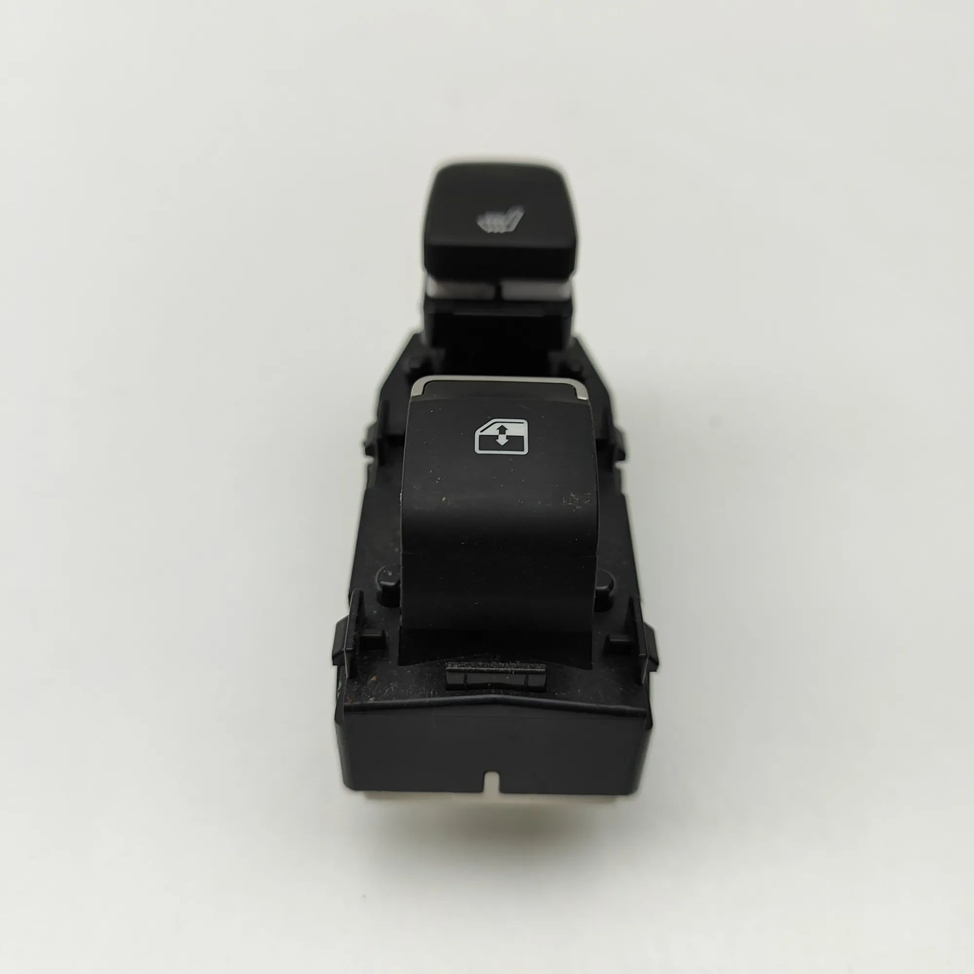 Hyundai Santa Fe Door window switch — rear right Door window switch — rear right — HYUNDAI SANTA...