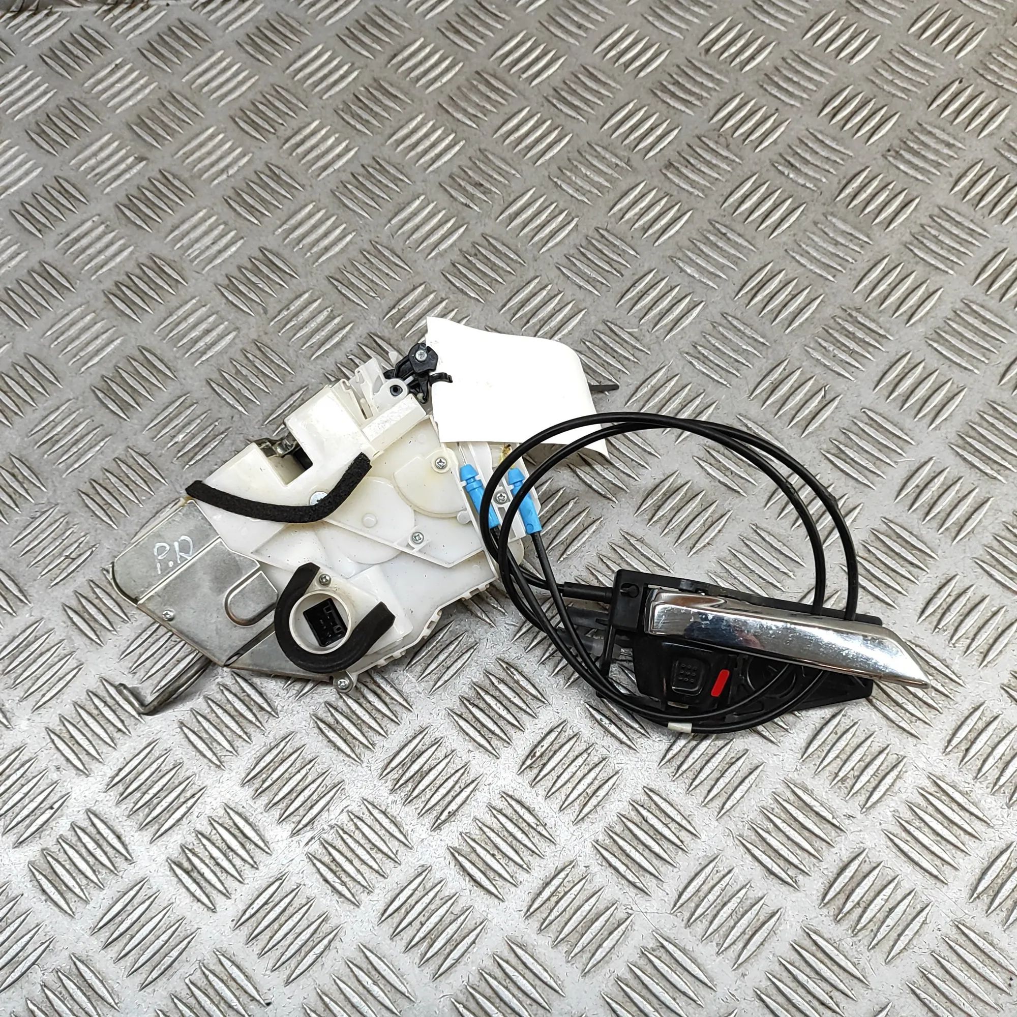 Suzuki Grand Vitara Door lock — front right Door lock — front right — SUZUKI VITARA (LY) (2...
