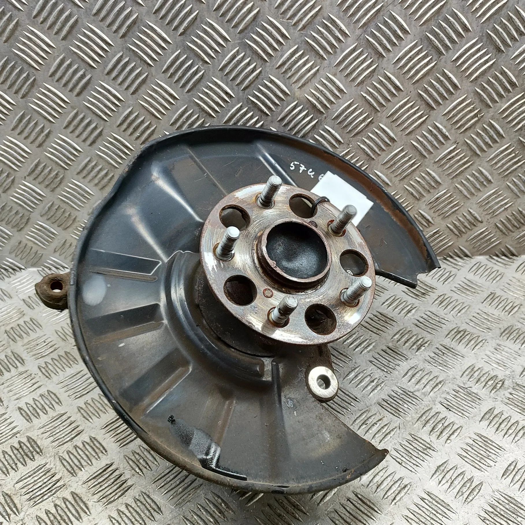 Toyota RAV4 (XA40) Rear Left Wheel Hub Spindle Rear Left Wheel Hub Spindle — TOYOTA RAV (4 V X...