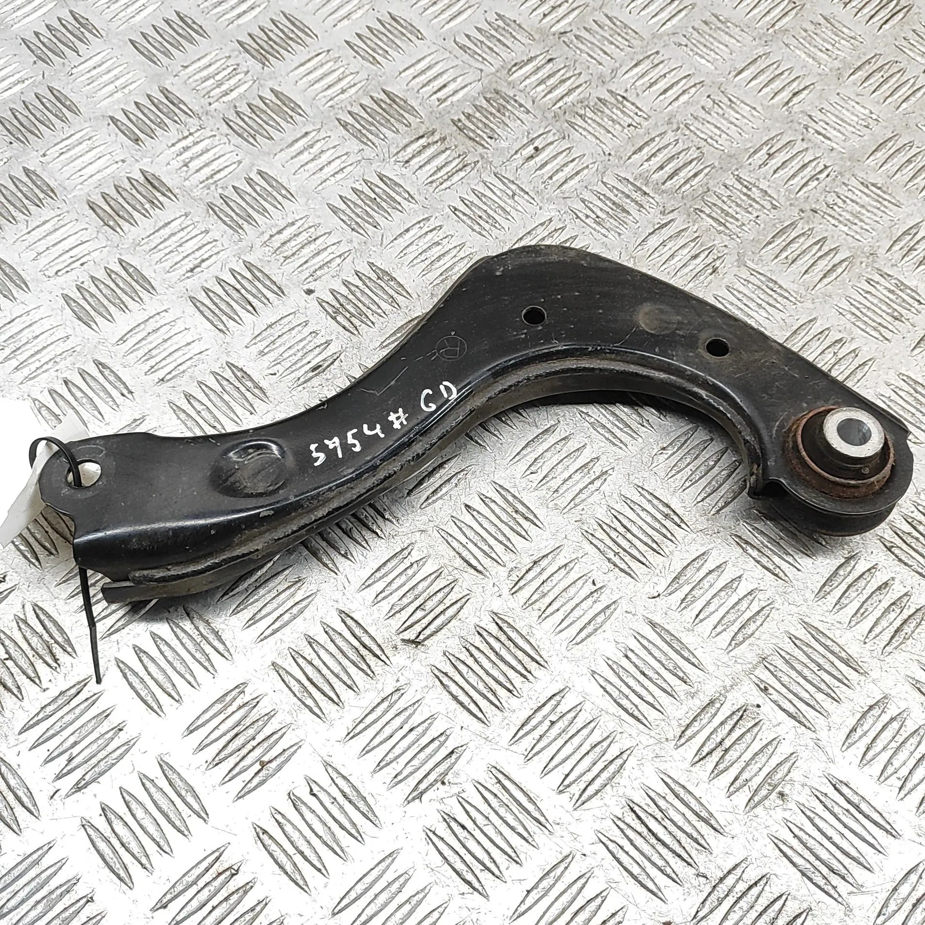 Toyota Camry Control arm — rear right Control arm — rear right — TOYOTA CAMRY (_V7_) ...
