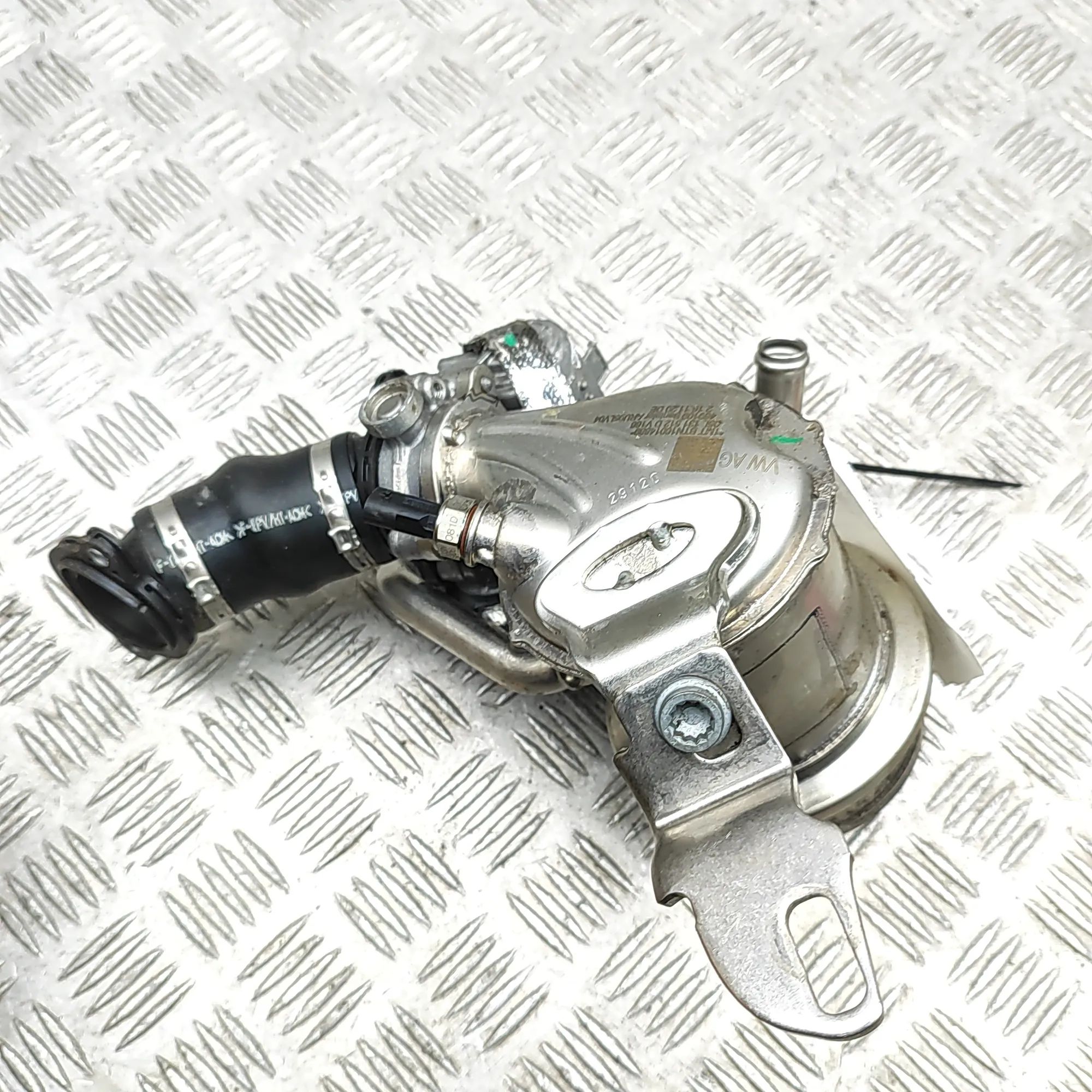 Volkswagen Golf 7 EGR cooler EGR cooler — VW GOLF (VIII CD1) (2020-...) — 05...