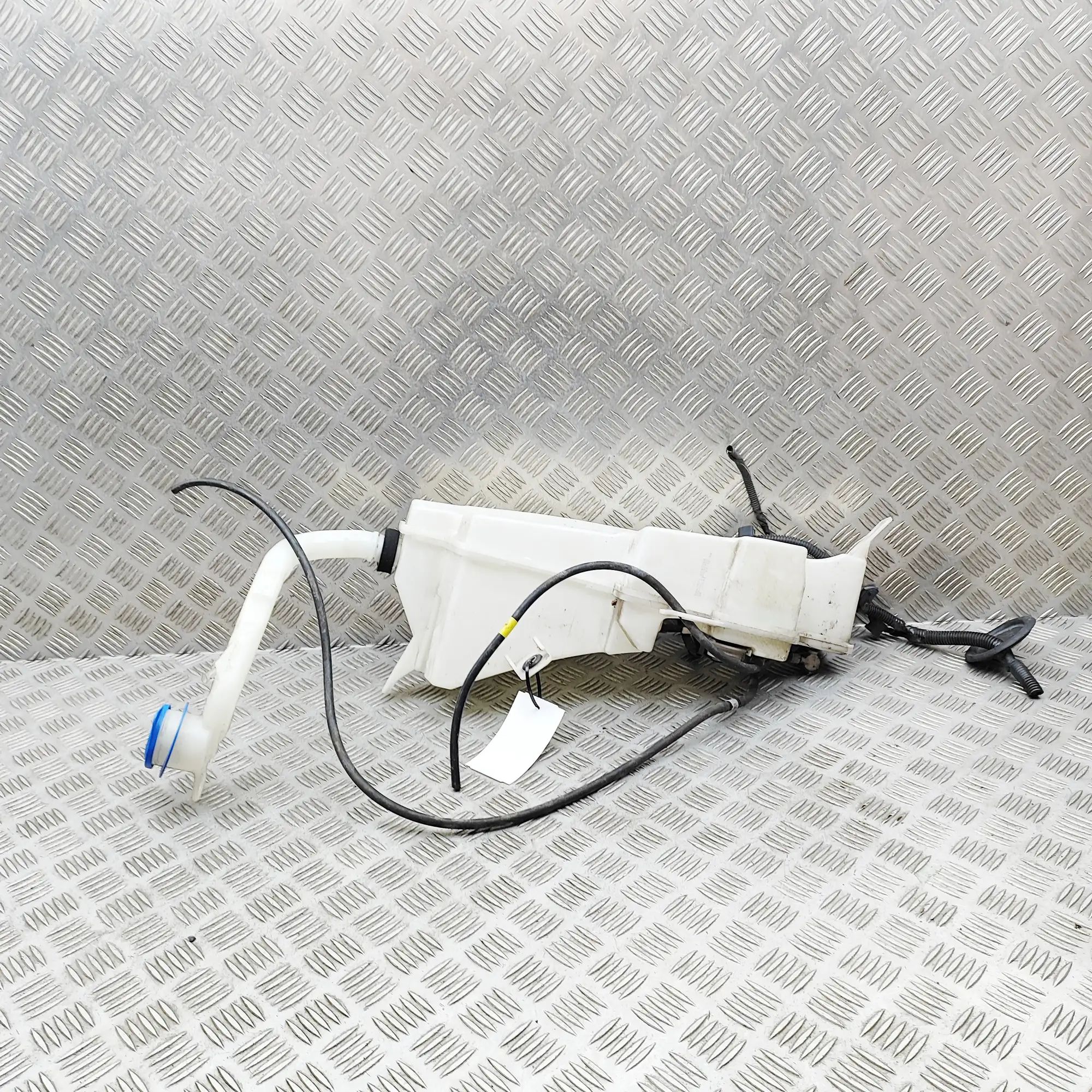 Volvo V90 / V90 Cross Country Window Washer Tank Window Washer Tank — VOLVO V90 (II) (2016-...) ...