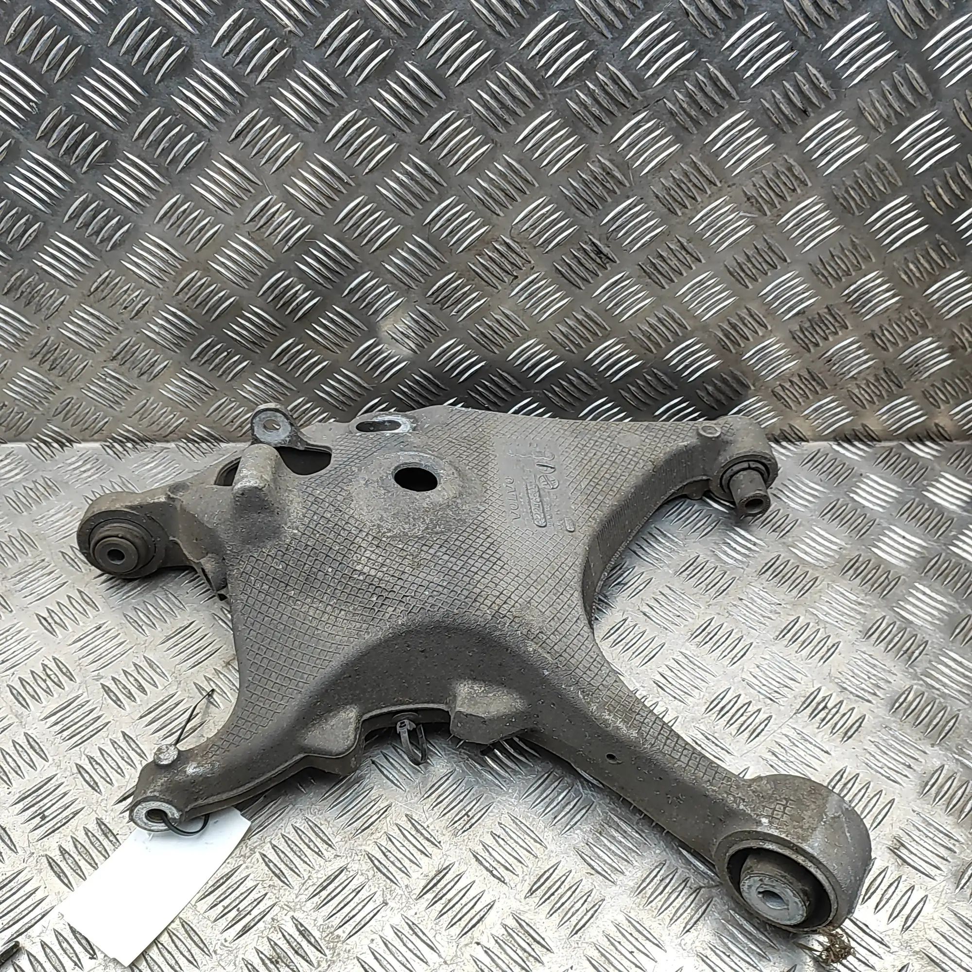 Volvo V90 / V90 Cross Country Rear Left Lower Control Arm Rear Left Lower Control Arm — VOLVO V90 (II) (2...