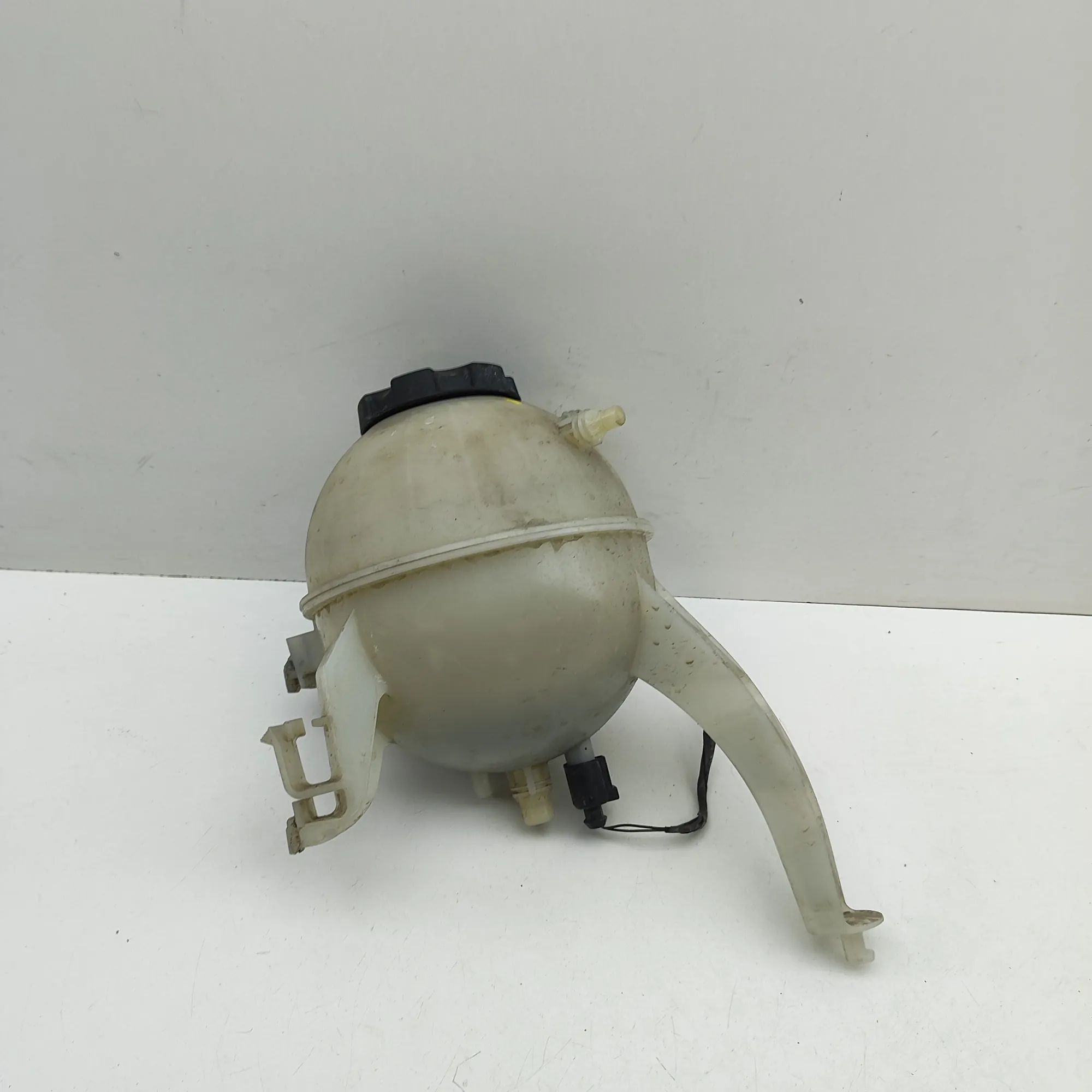 BMW X5 (G05) Expansion Tank Expansion tank — BMW X5 (G05) (2018-...) — 8610...