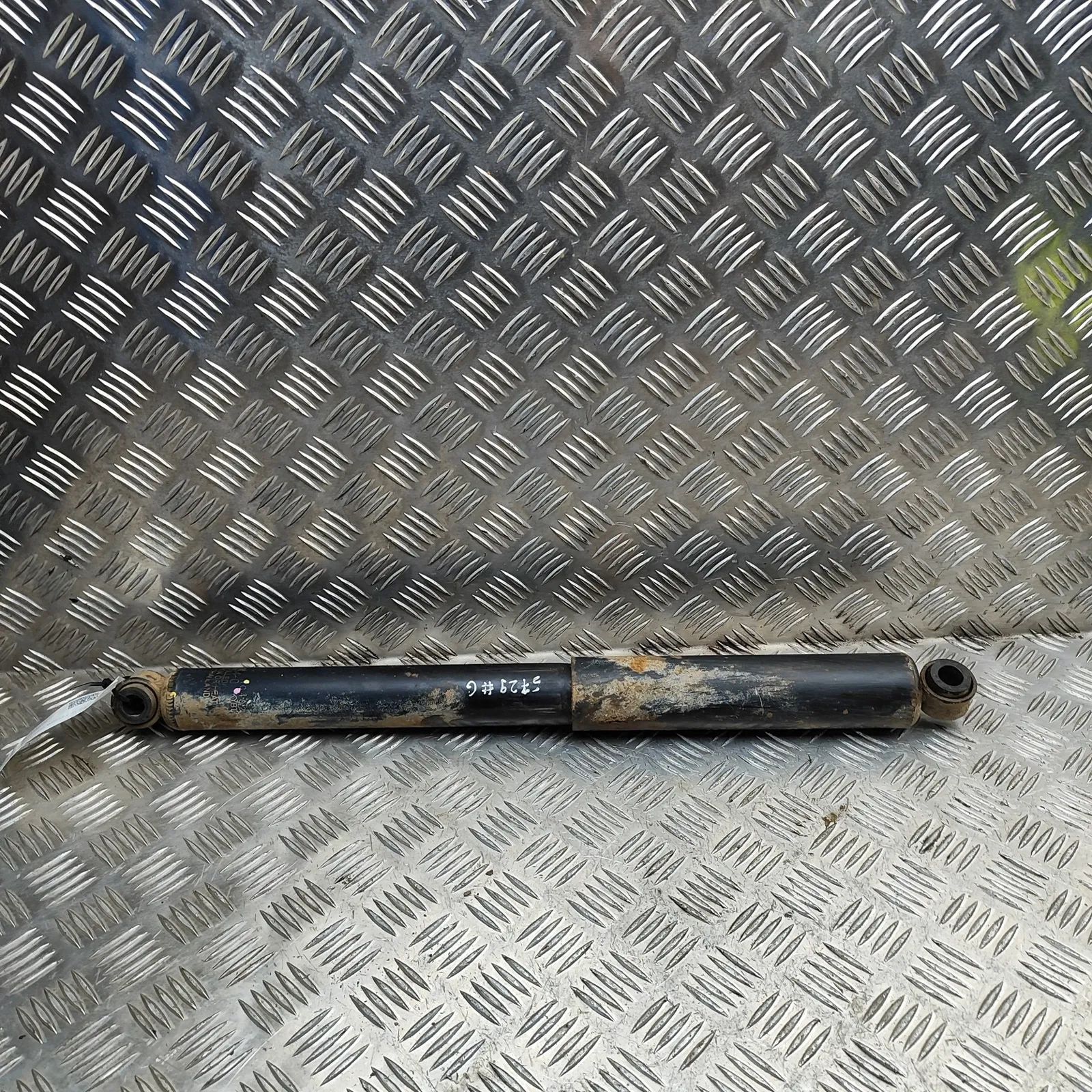 Isuzu  D-Max Shock absorber — rear right Shock absorber — rear right — ISUZU D-MAX (II T...
