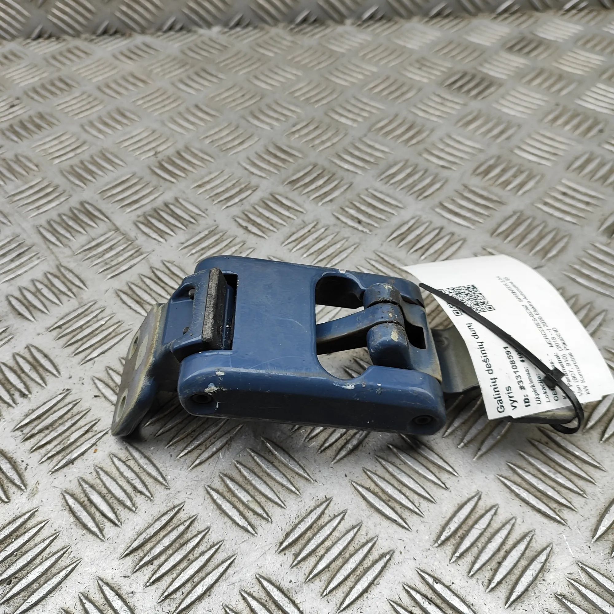 Mercedes-Benz Sprinter (W907 / W910)  Door hinge — rear right Door hinge — rear right — MERCEDES BENZ SPRINTE...