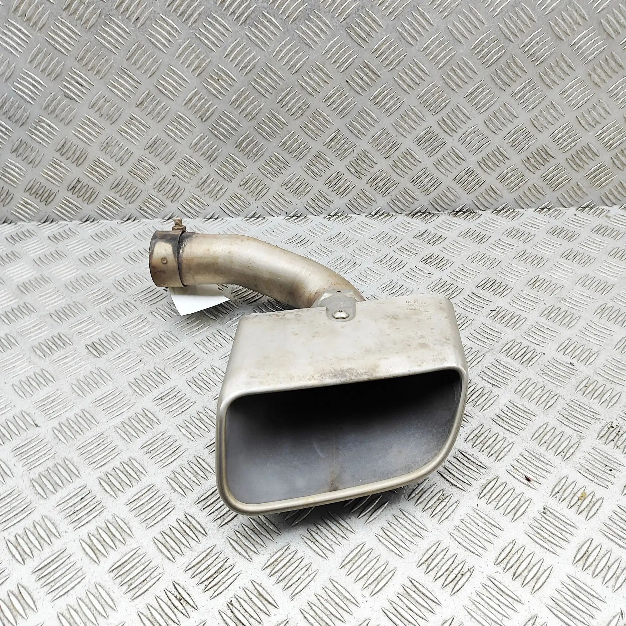 Porsche Cayenne Exhaust tailpipe trim Exhaust tailpipe trim — PORSCHE CAYENNE (9Y0/9Y...