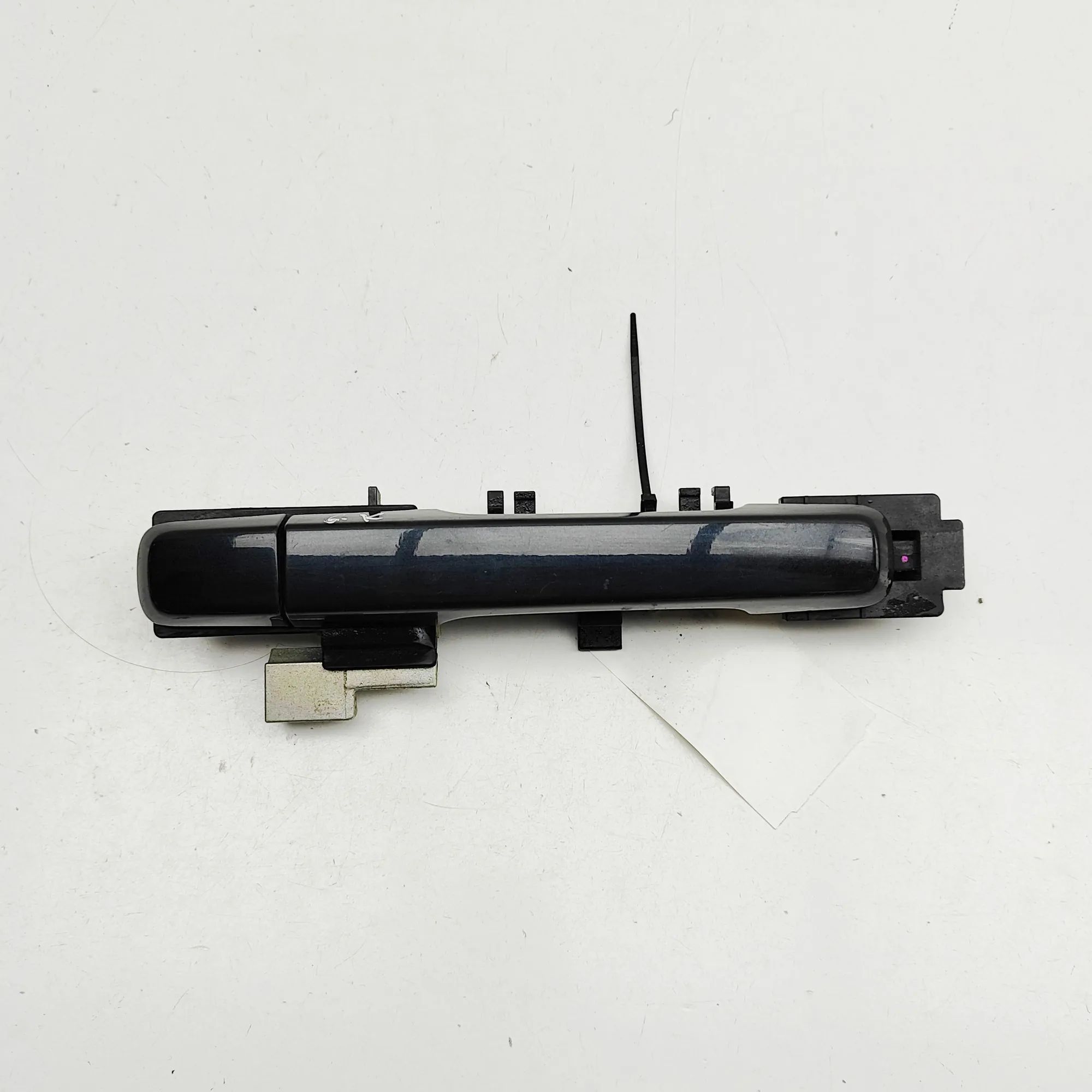 Isuzu D-Max Exterior door handle — rear left Exterior door handle — rear left — ISUZU D-MAX ...