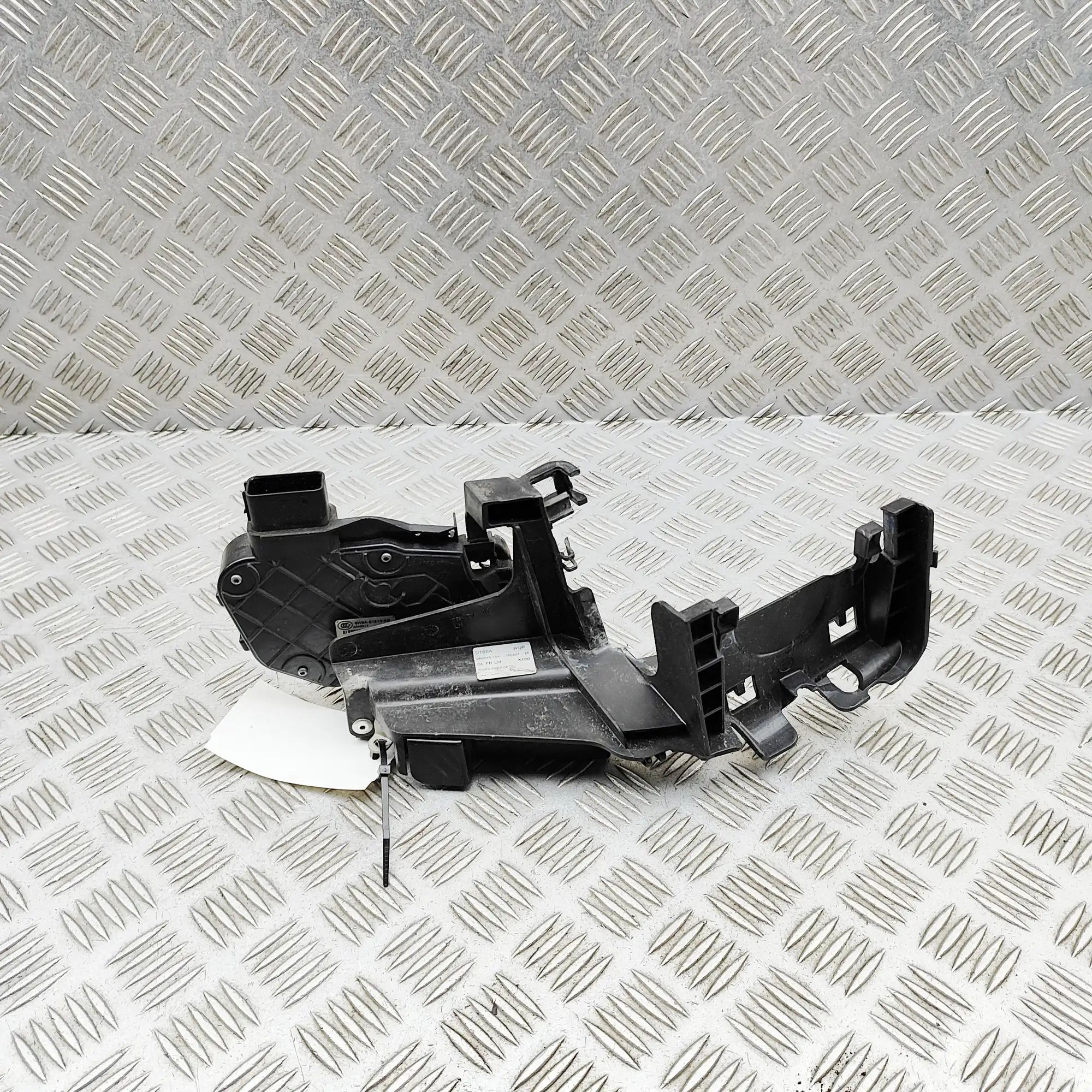 Jaguar XK Door lock — front left Door lock — front left — JAGUAR XK (Coupe X150)...