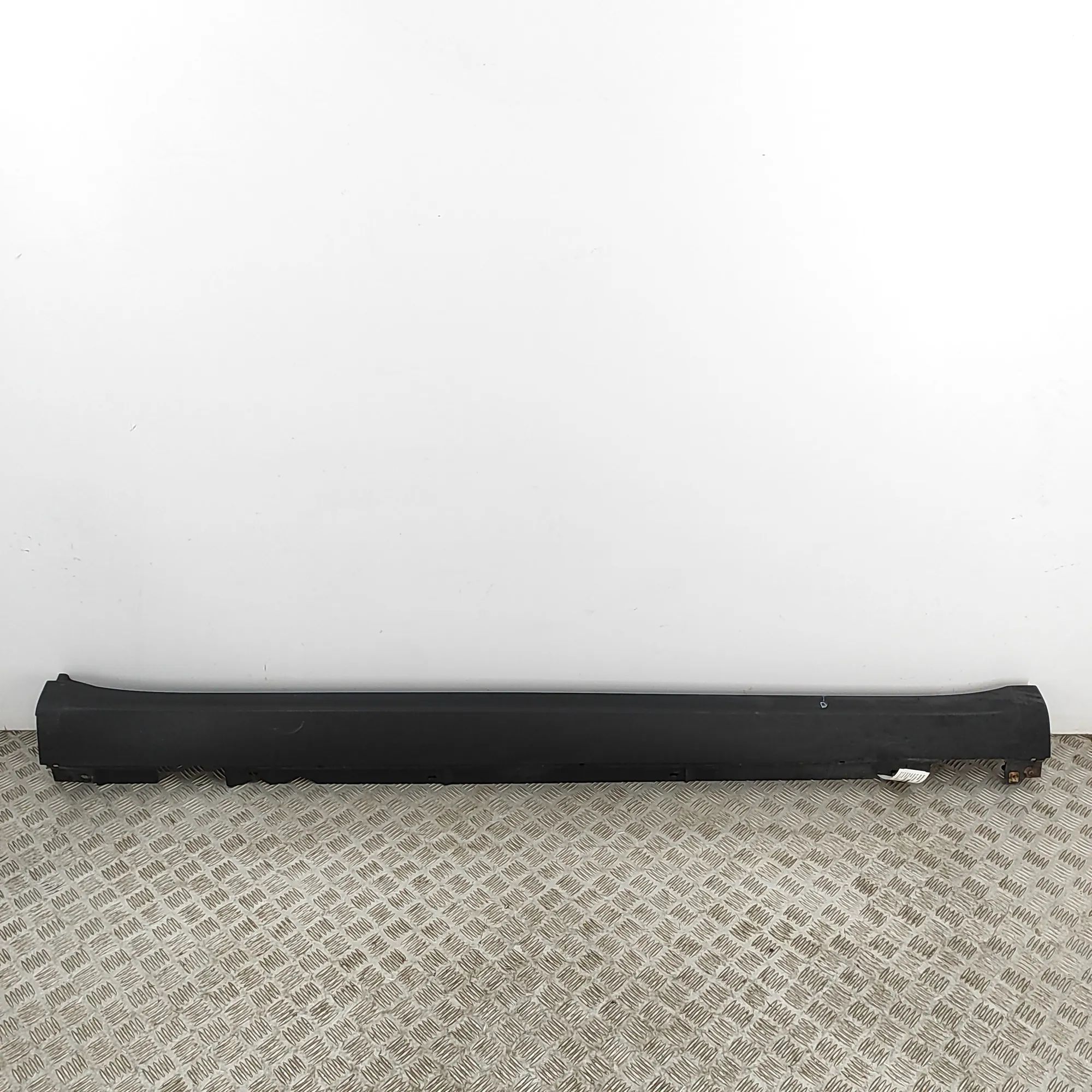 Porsche Macan Right Side Plastic Sideskirt Cover Right Side Plastic Sideskirt Cover — PORSCHE MA...