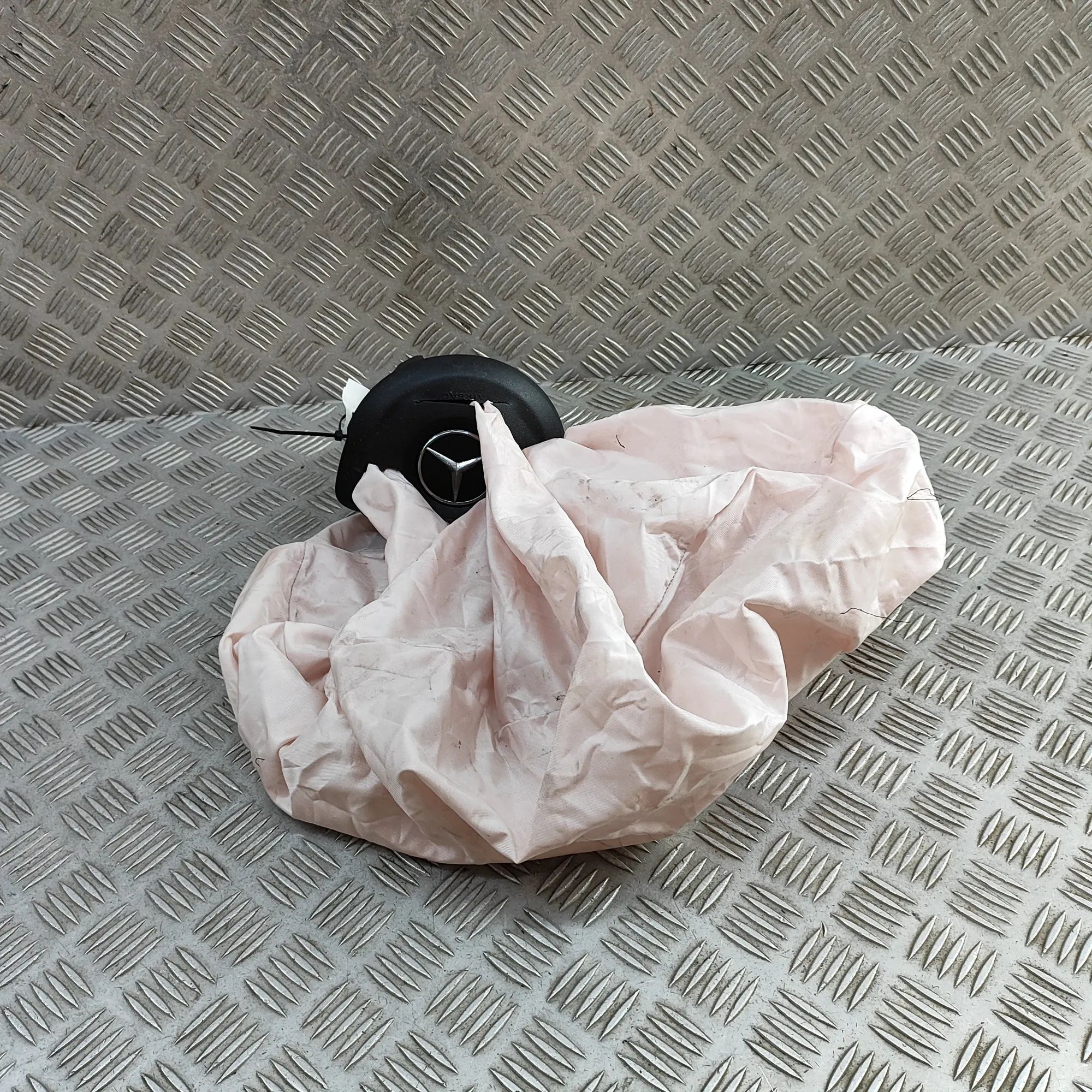 Mercedes-Benz A (W176) Steering Wheel Safety Bag SRS Steering Wheel Safety Bag SRS — MERCEDES BENZ C...