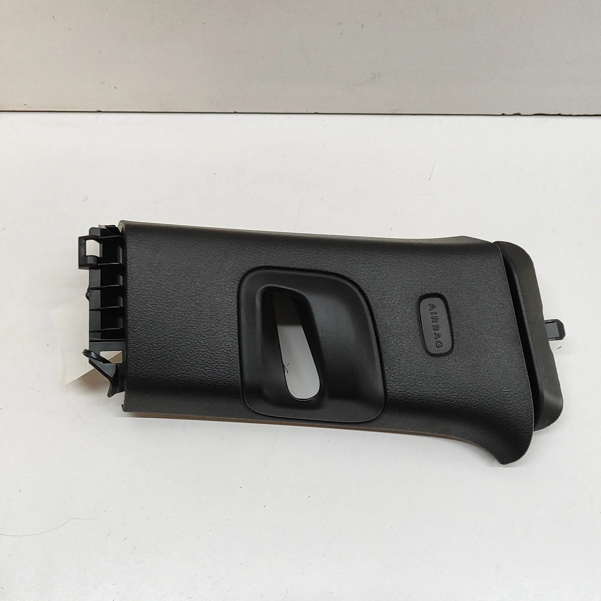 Mercedes-Benz GLB / EQB (X247) B-pillar trim — left B-pillar trim — left — MERCEDES BENZ GLB (X247)...