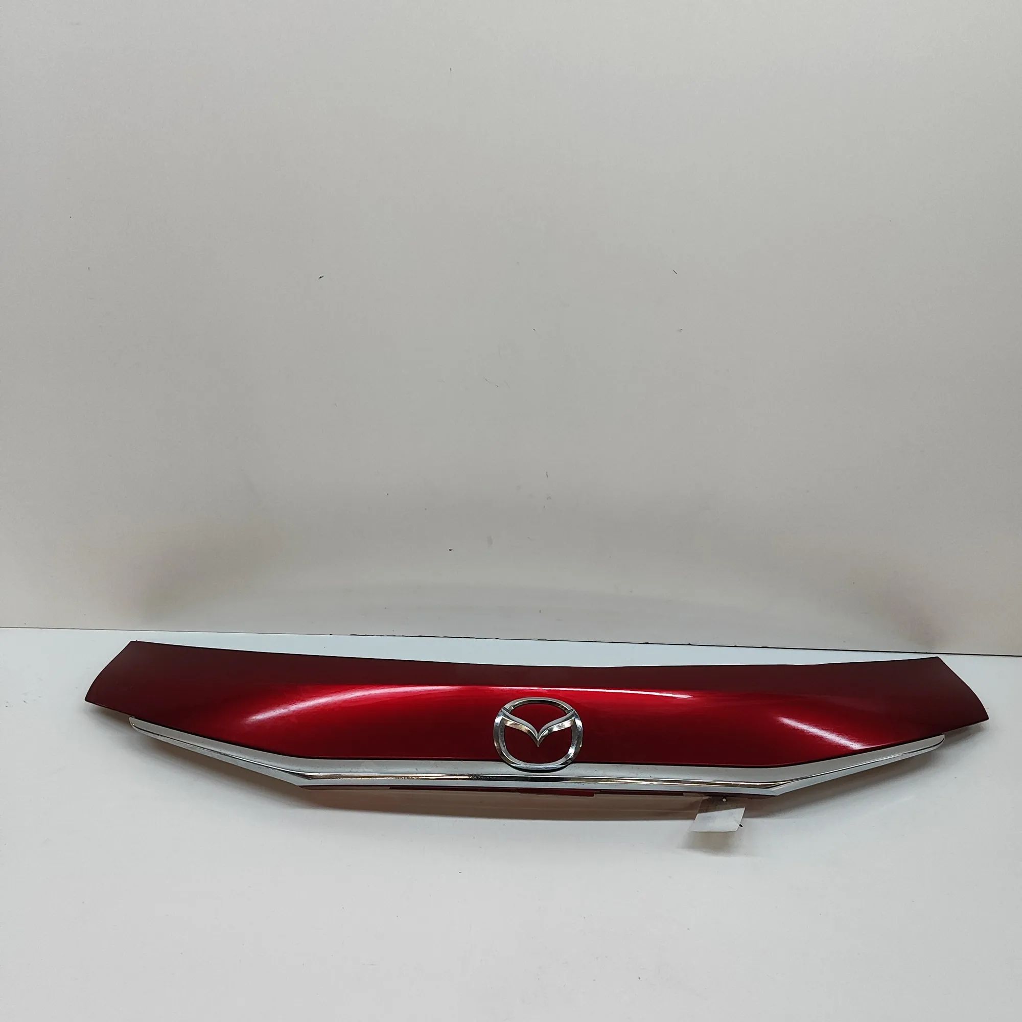 Mazda 6 (GJ / GL) Number-plate light holder trim Number-plate light holder trim — MAZDA 6 (Estat...