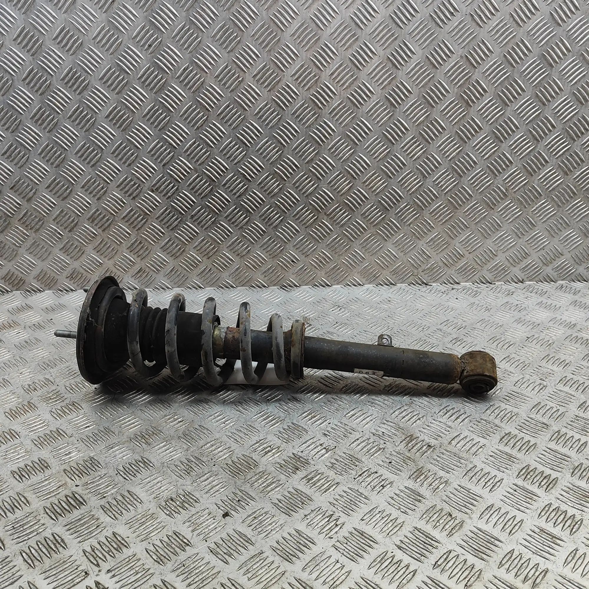 Lexus GS Shock absorber — front left Shock absorber — front left — LEXUS GS (JZS160_...