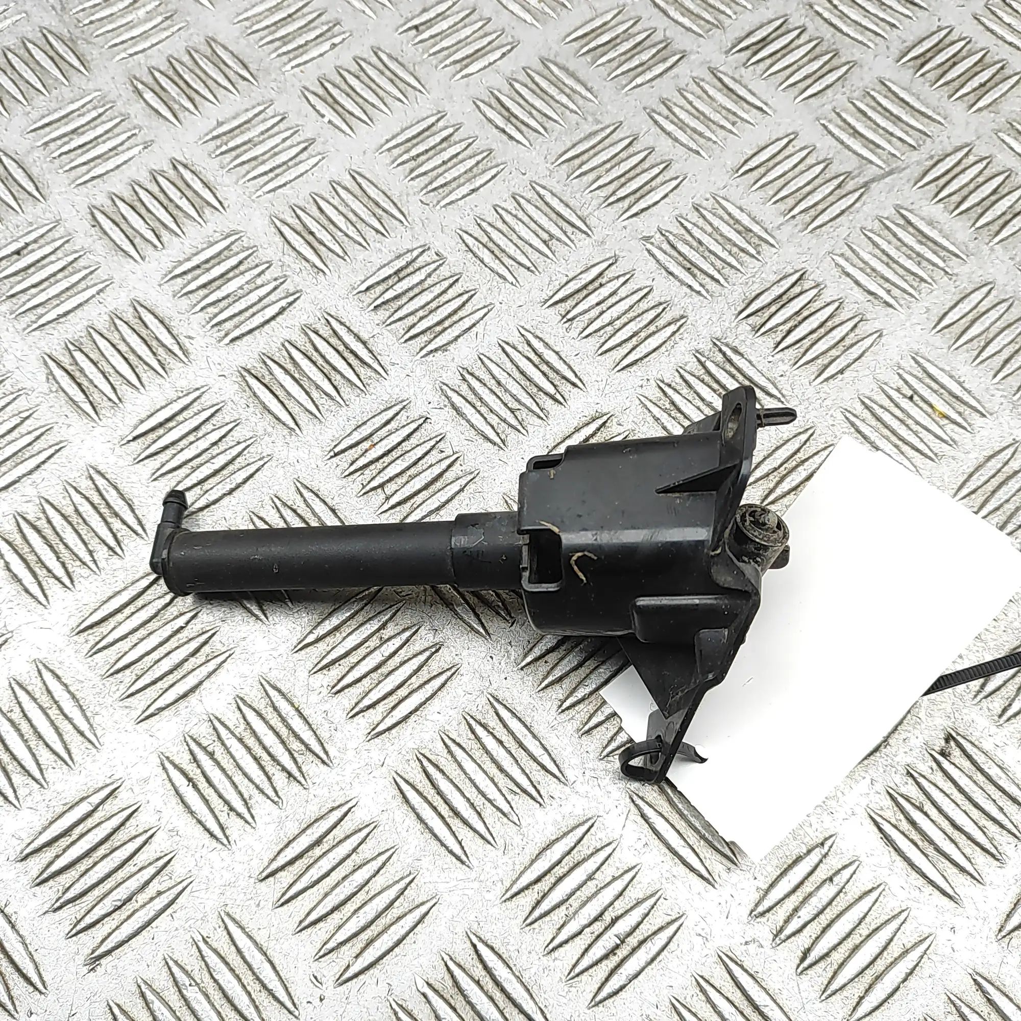 Jaguar XE Headlight washer pump — left Headlight washer pump — left — JAGUAR XE (X760)...