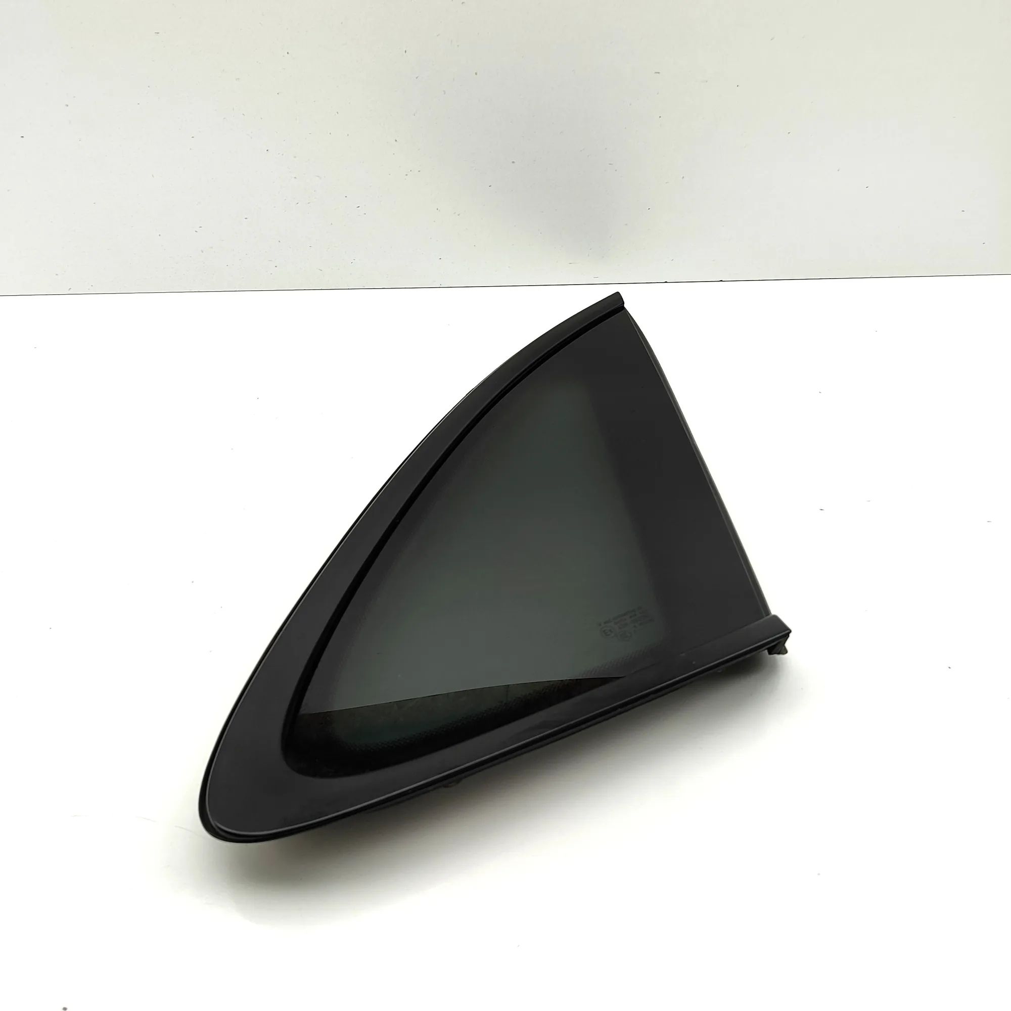 Porsche Macan Rear Right Quarter Window Rear Right Quarter Window — PORSCHE MACAN (95B)...